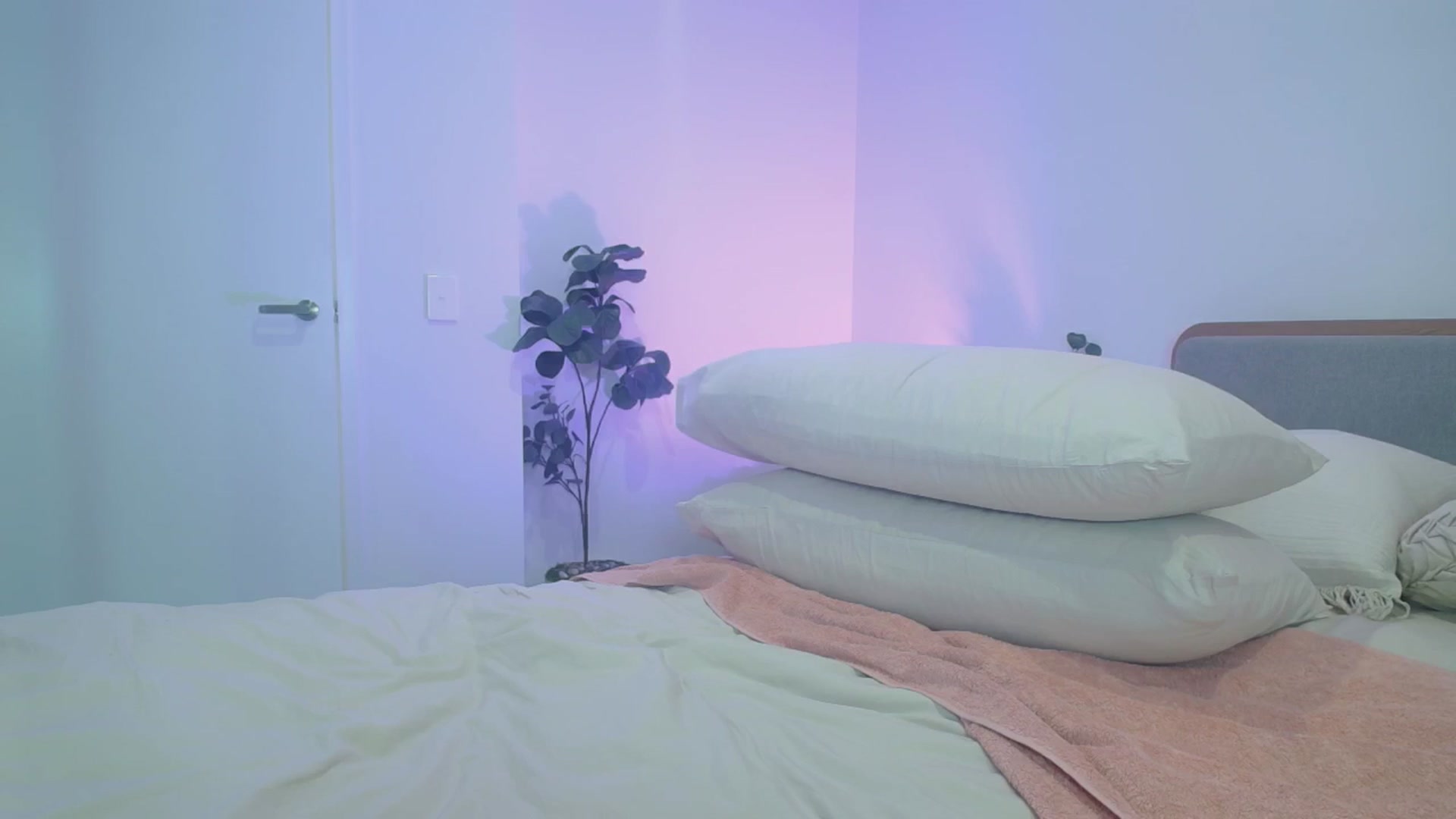 Gallery image thumbnail from HannaElite's myfreecams stream on, 12/20/2025, 13:29 image 13 of 20