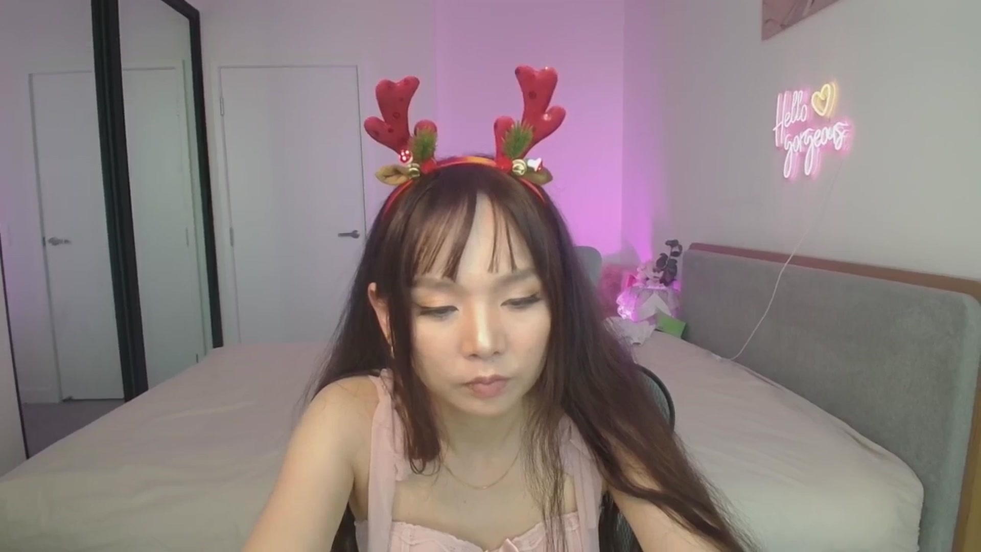 Gallery image thumbnail from HannaElite's myfreecams stream on, 12/25/2025, 04:00 image 11 of 20