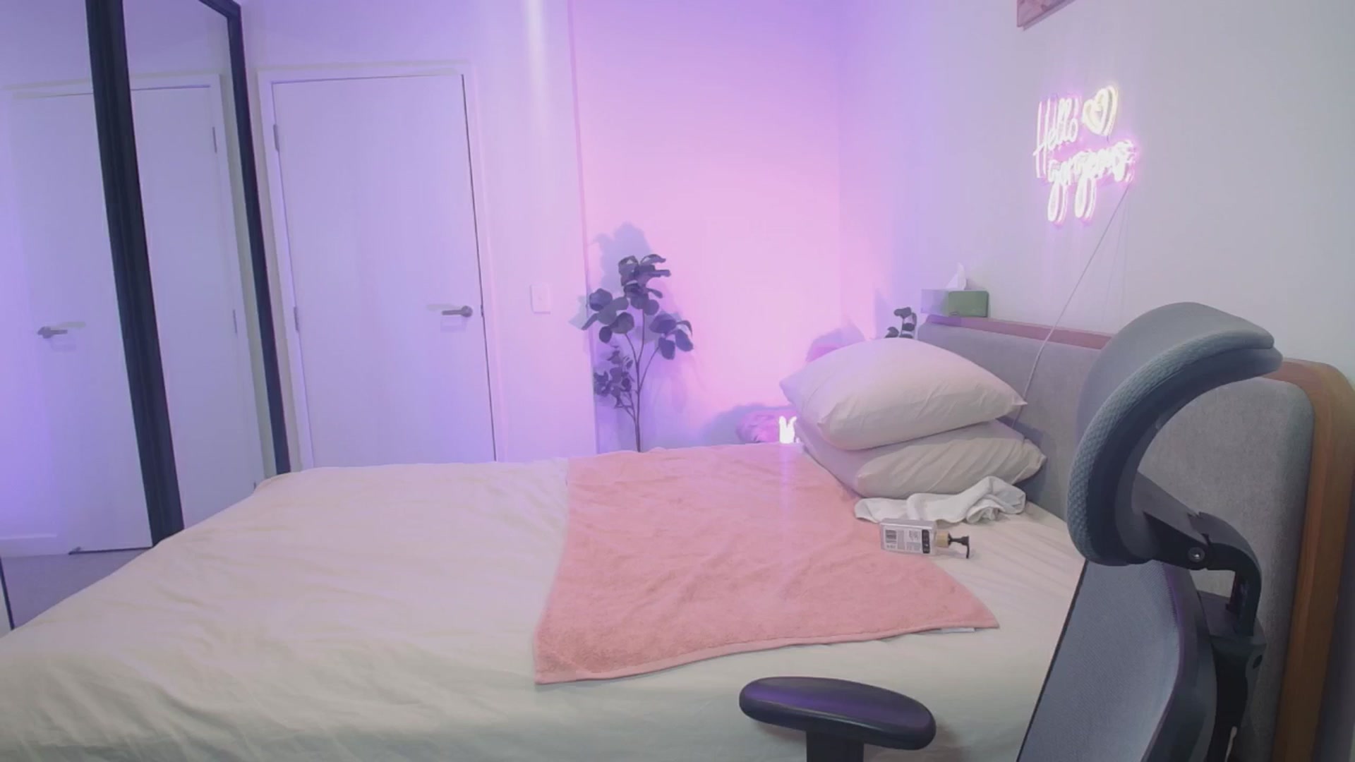 Gallery image thumbnail from HannaElite's myfreecams stream on, 01/11/2026, 11:54 image 11 of 20