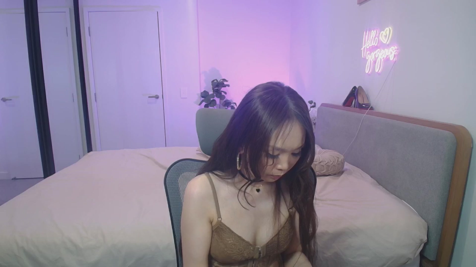 Gallery image thumbnail from HannaElite's myfreecams stream on, 03/30/2026, 09:37 image 17 of 20