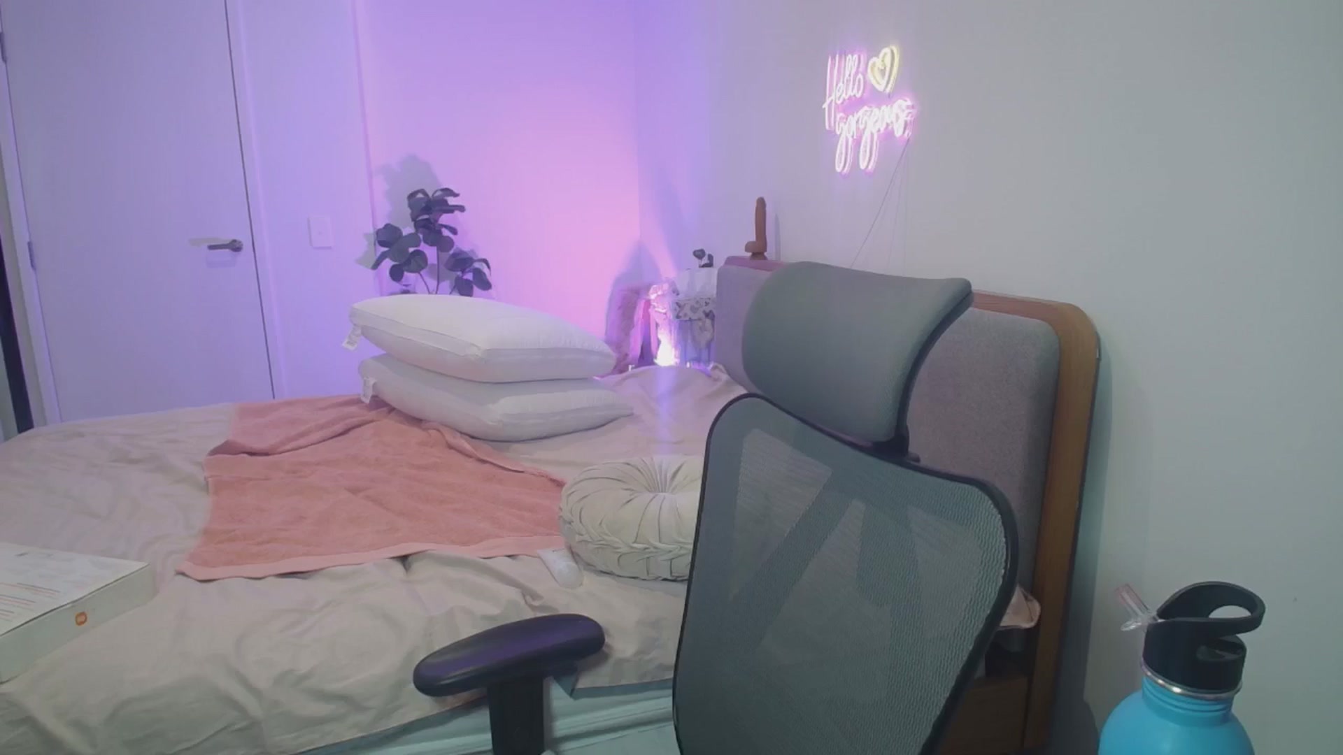 Gallery image thumbnail from HannaElite's myfreecams stream on, 03/31/2026, 11:14 image 4 of 20