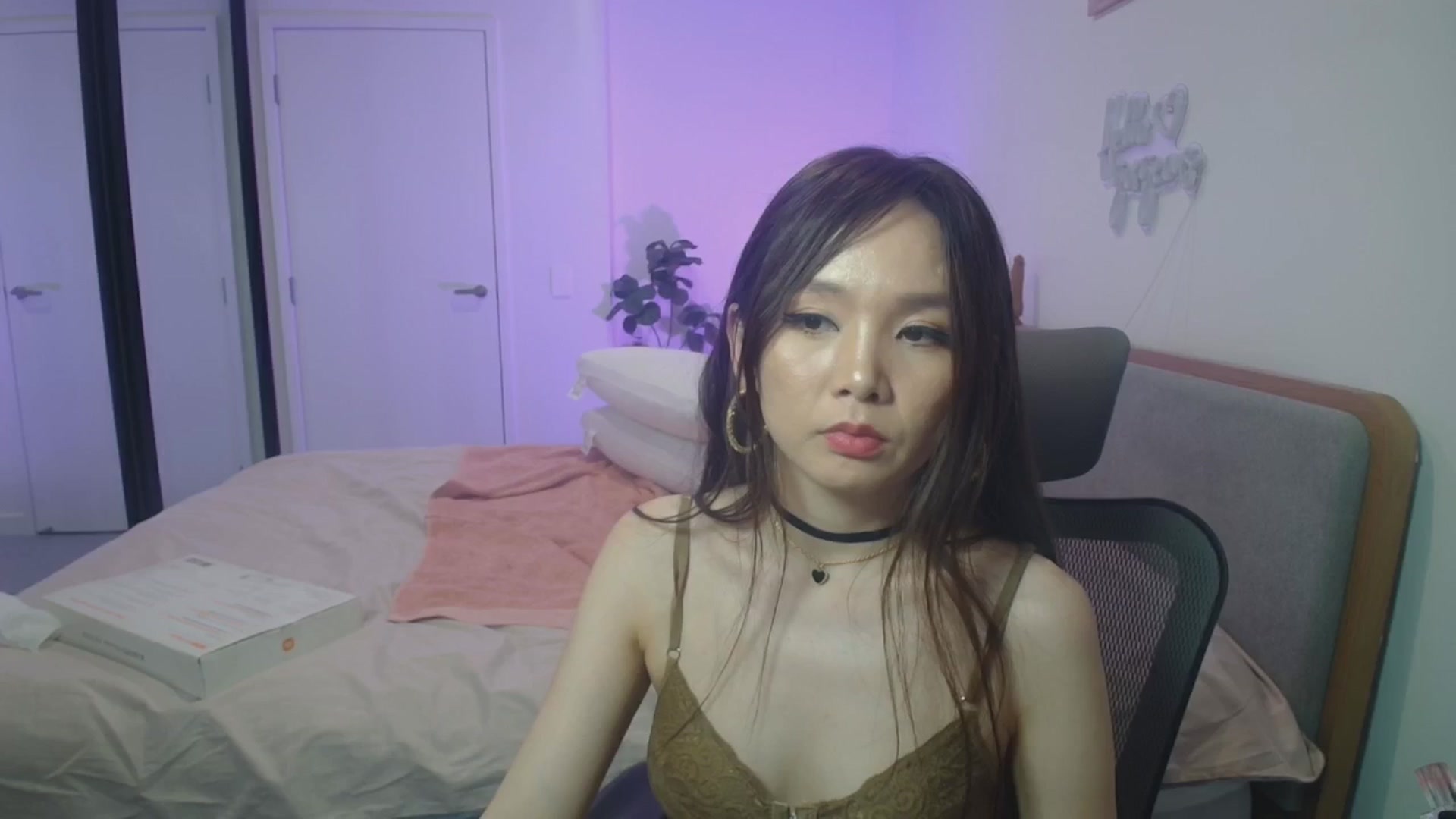 Gallery image thumbnail from HannaElite's myfreecams stream on, 03/31/2026, 11:14 image 13 of 20