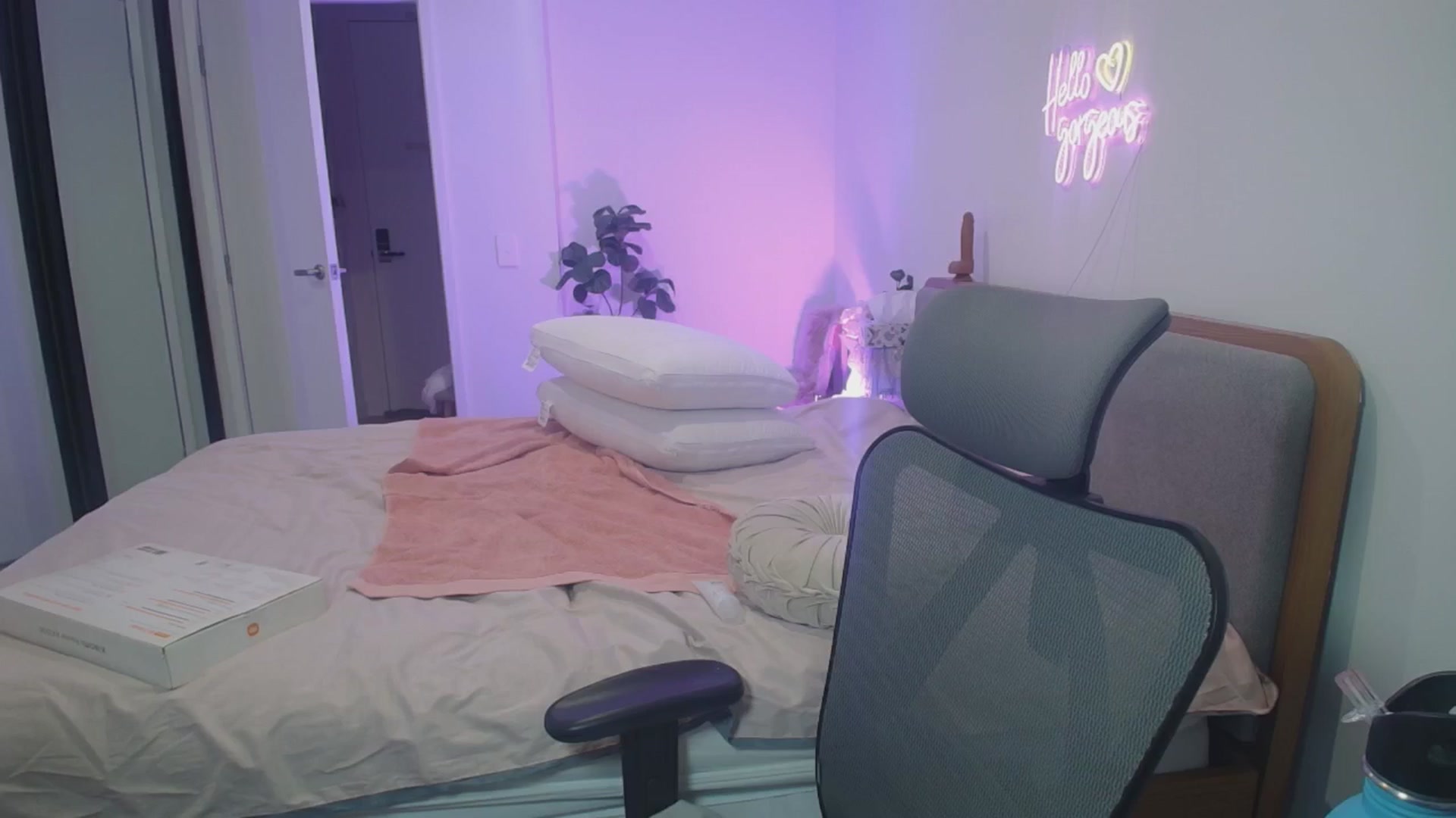Gallery image thumbnail from HannaElite's myfreecams stream on, 03/31/2026, 11:14 image 3 of 20