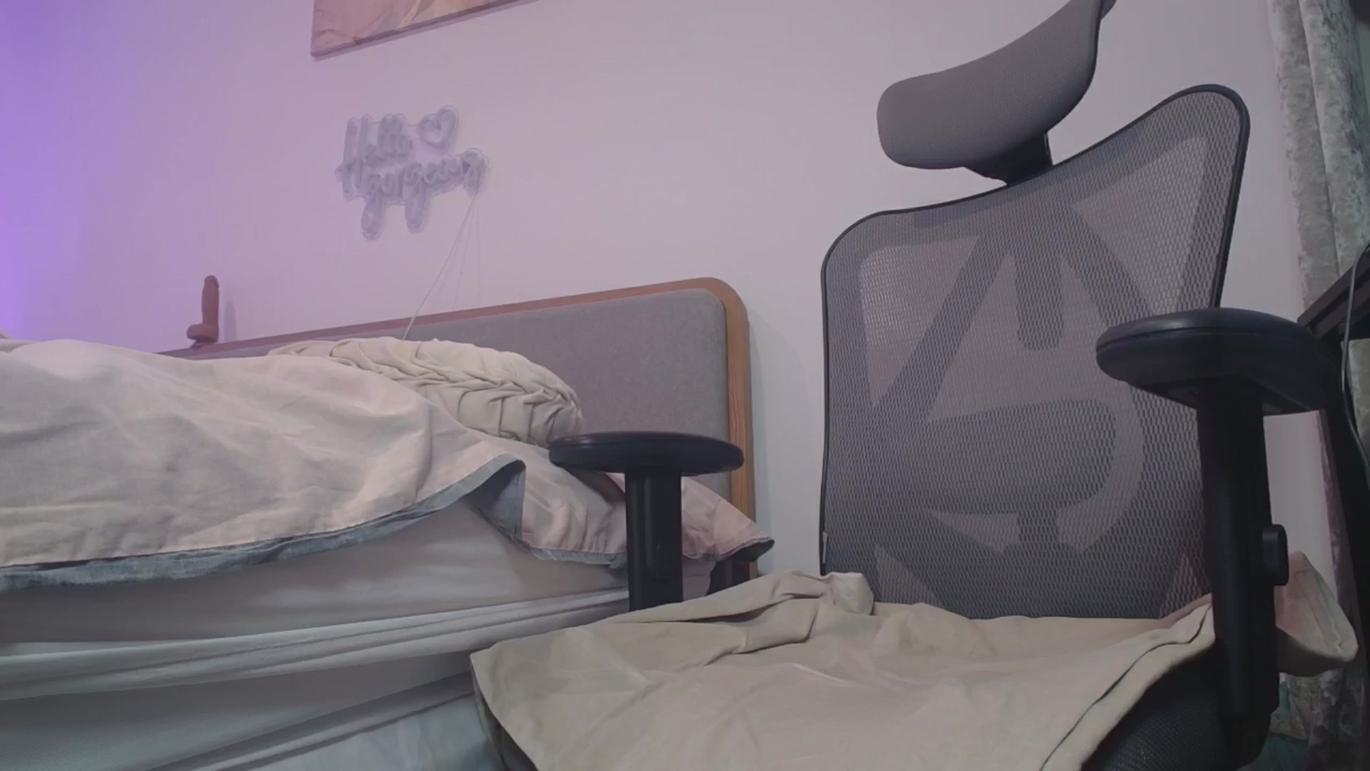 Gallery image thumbnail from HannaElite's myfreecams stream on, 03/31/2026, 11:14 image 14 of 20