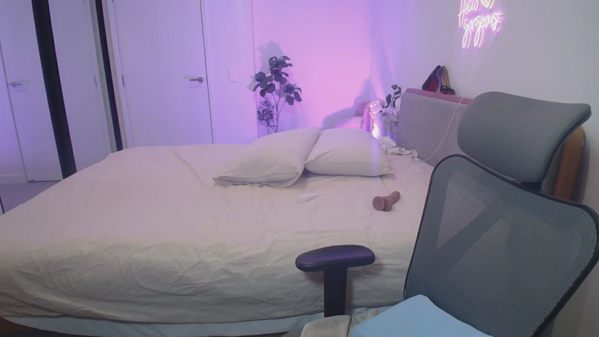 Gallery image thumbnail from HannaElite's myfreecams stream on, 04/03/2026, 12:26 image 17 of 20