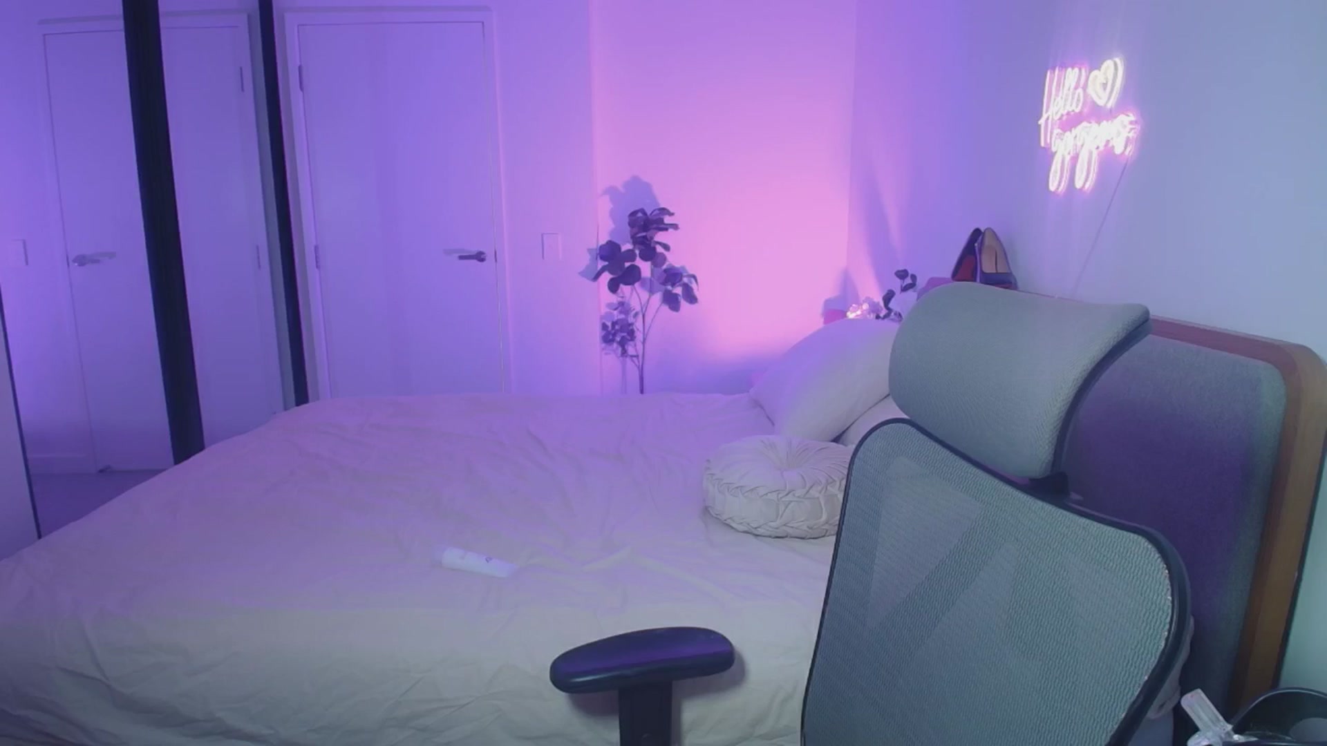 Gallery image thumbnail from HannaElite's myfreecams stream on, 04/05/2026, 10:55 image 10 of 20