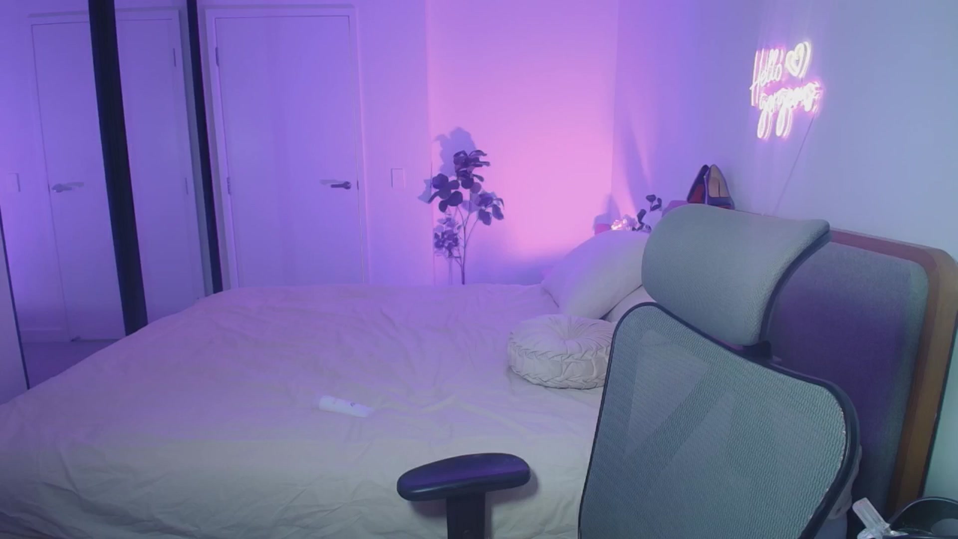 Gallery image thumbnail from HannaElite's myfreecams stream on, 04/05/2026, 10:55 image 11 of 20