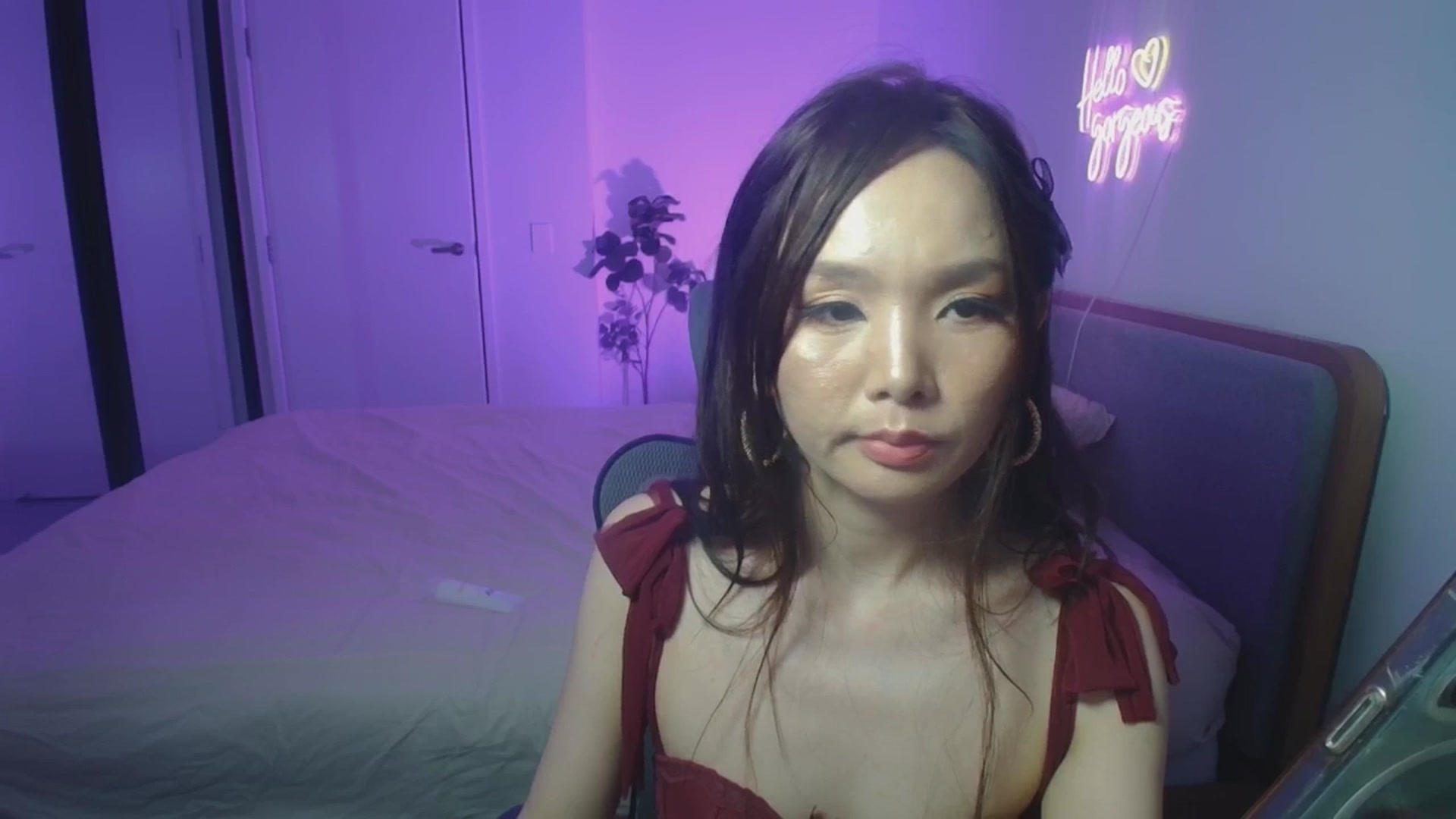 Gallery image thumbnail from HannaElite's myfreecams stream on, 04/05/2026, 10:55 image 18 of 20