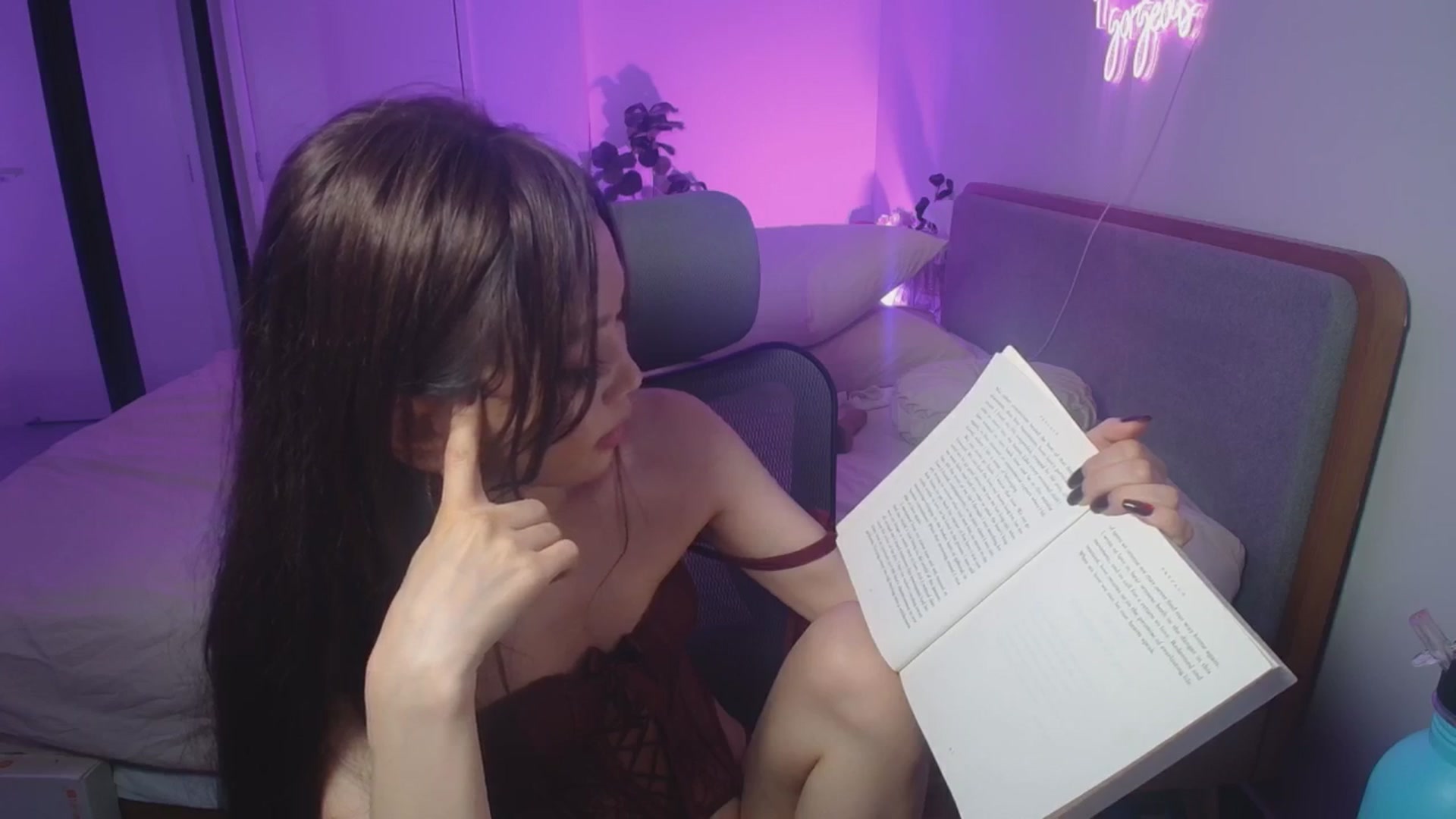 Gallery image thumbnail from HannaElite's myfreecams stream on, 04/05/2026, 13:26 image 17 of 20