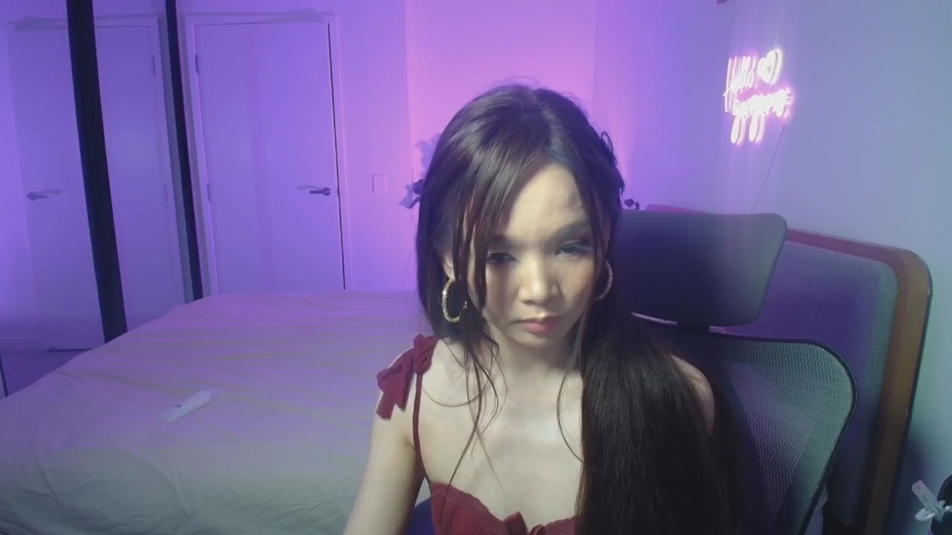Gallery image thumbnail from HannaElite's myfreecams stream on, 04/05/2026, 13:26 image 13 of 20