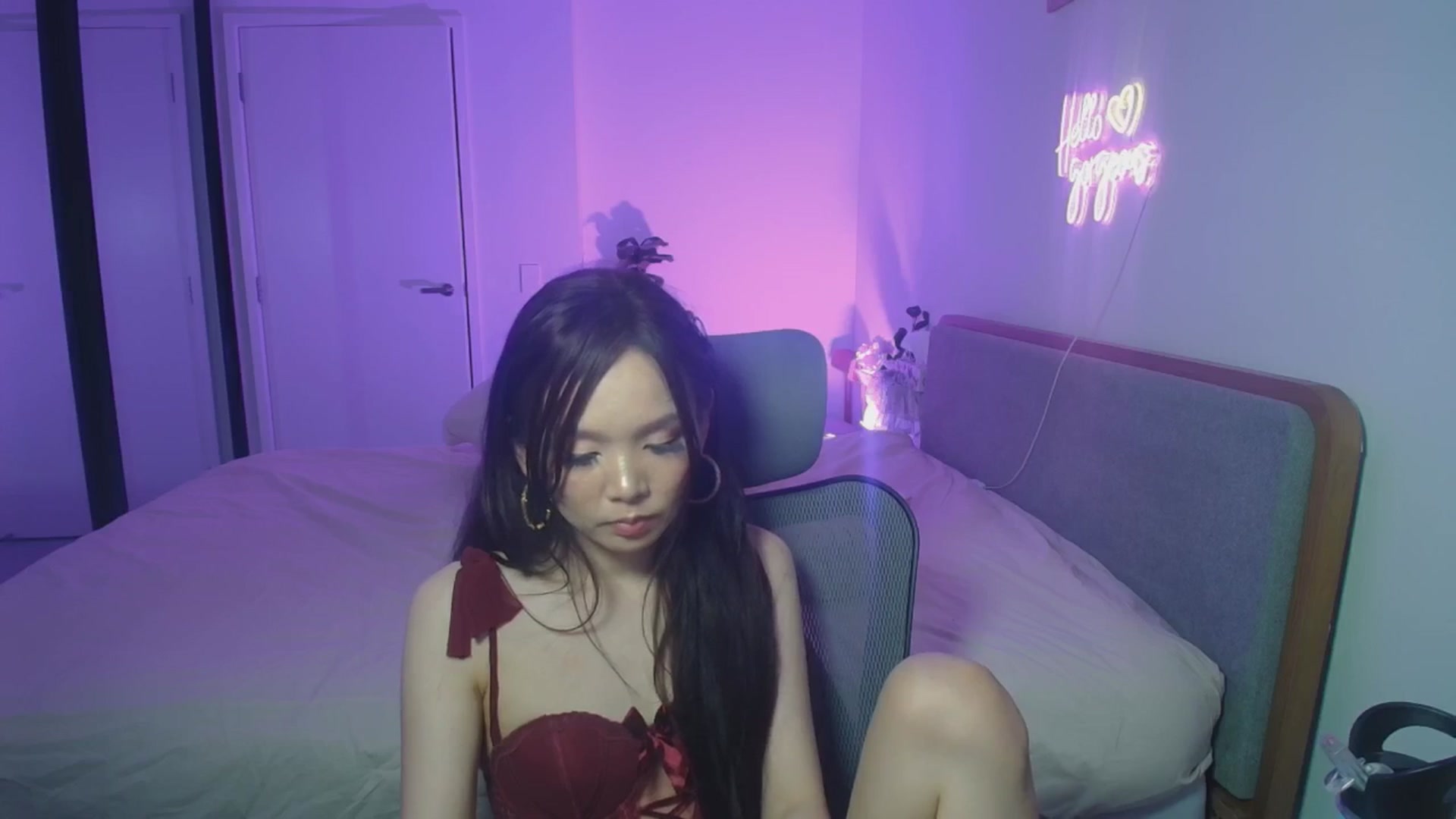 Gallery image thumbnail from HannaElite's myfreecams stream on, 04/05/2026, 13:26 image 6 of 20