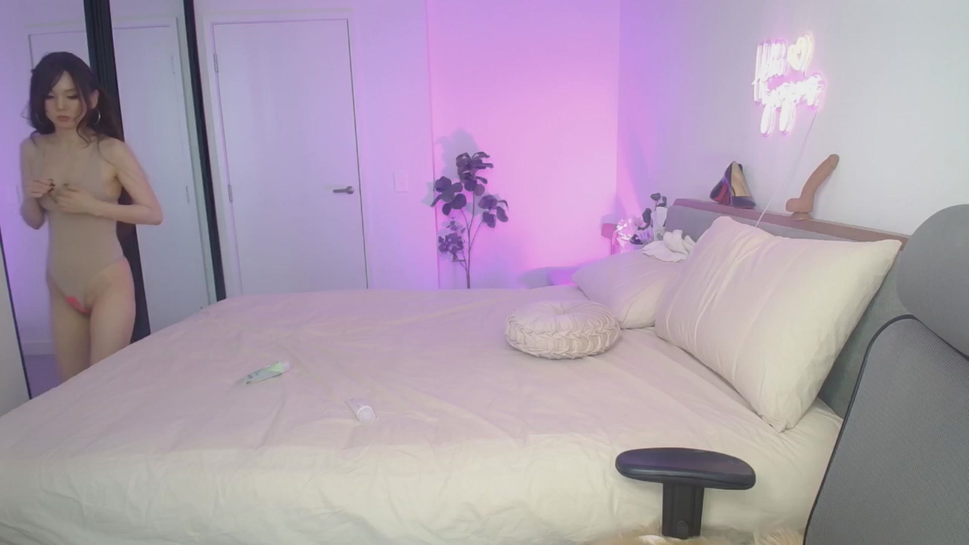 Gallery image thumbnail from HannaElite's myfreecams stream on, 04/06/2026, 08:01 image 3 of 20