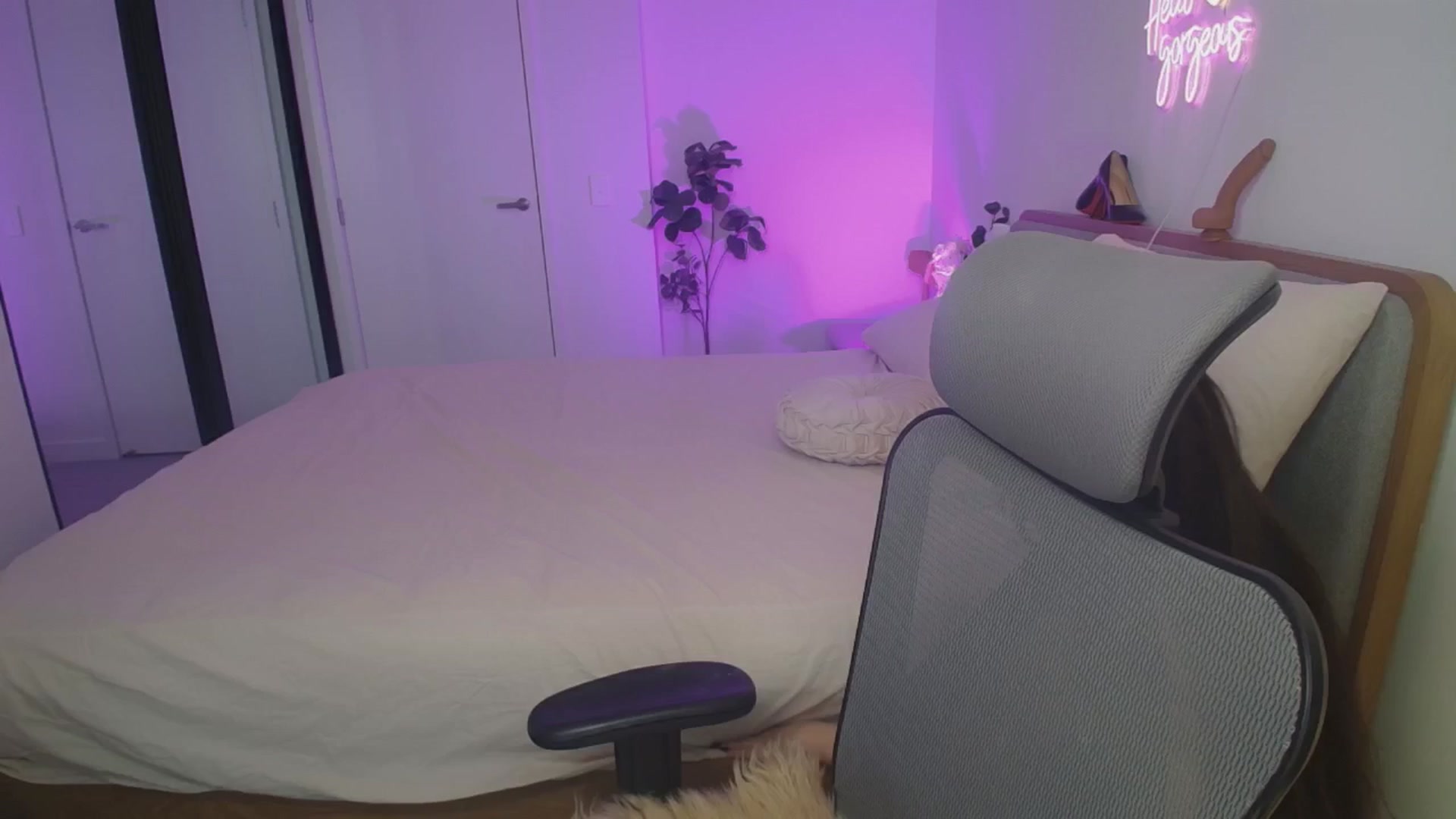 Gallery image thumbnail from HannaElite's myfreecams stream on, 04/06/2026, 08:01 image 13 of 20