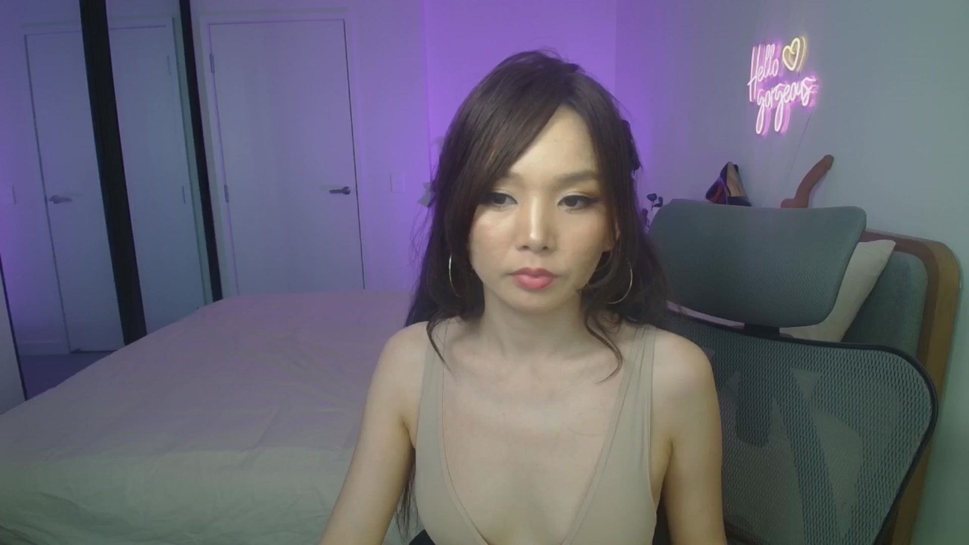 Gallery image thumbnail from HannaElite's myfreecams stream on, 04/06/2026, 08:01 image 12 of 20
