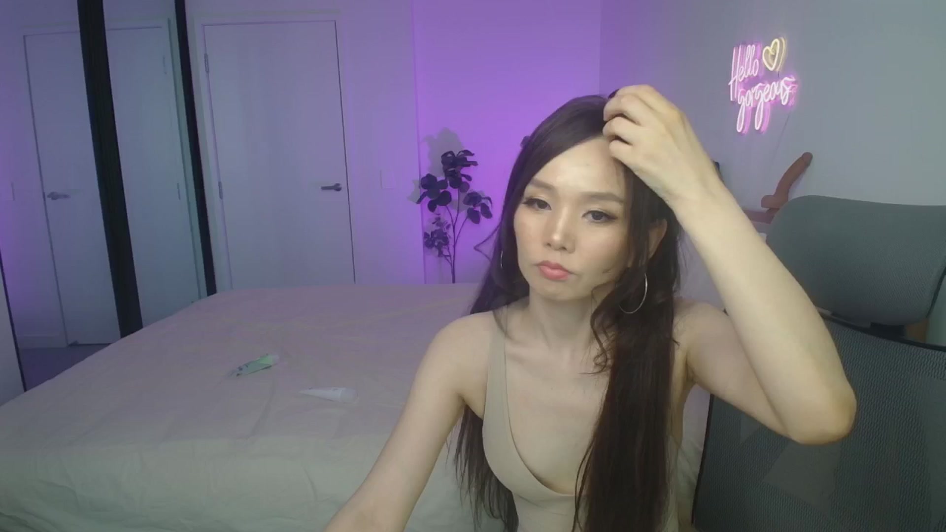 Gallery image thumbnail from HannaElite's myfreecams stream on, 04/06/2026, 08:01 image 4 of 20