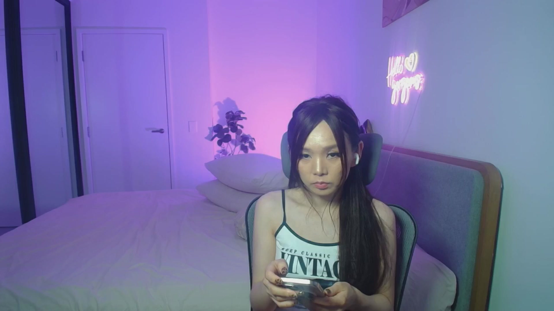 Gallery image thumbnail from HannaElite's myfreecams stream on, 04/07/2026, 10:25 image 19 of 20