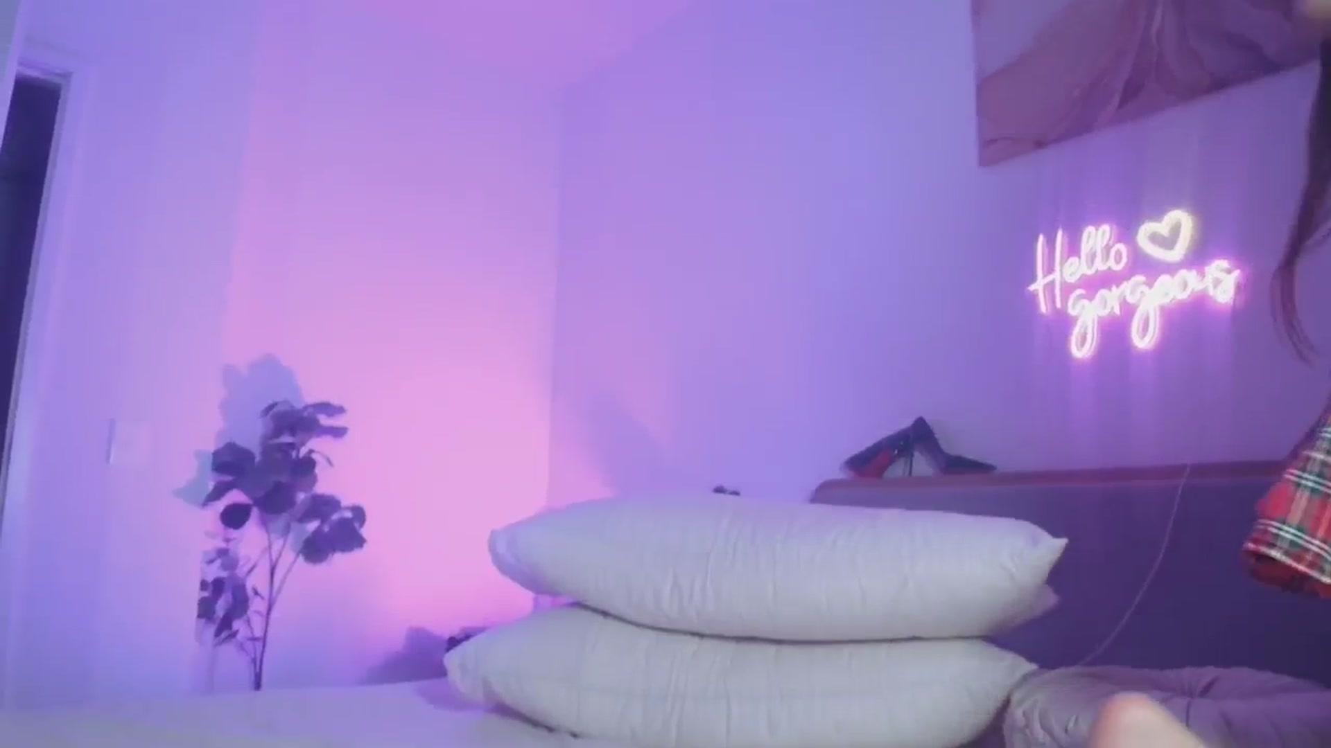 Gallery image thumbnail from HannaElite's myfreecams stream on, 04/07/2026, 10:25 image 3 of 20