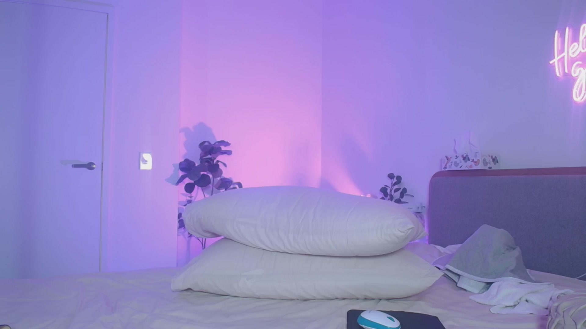 Gallery image thumbnail from HannaElite's myfreecams stream on, 04/10/2026, 15:10 image 19 of 20