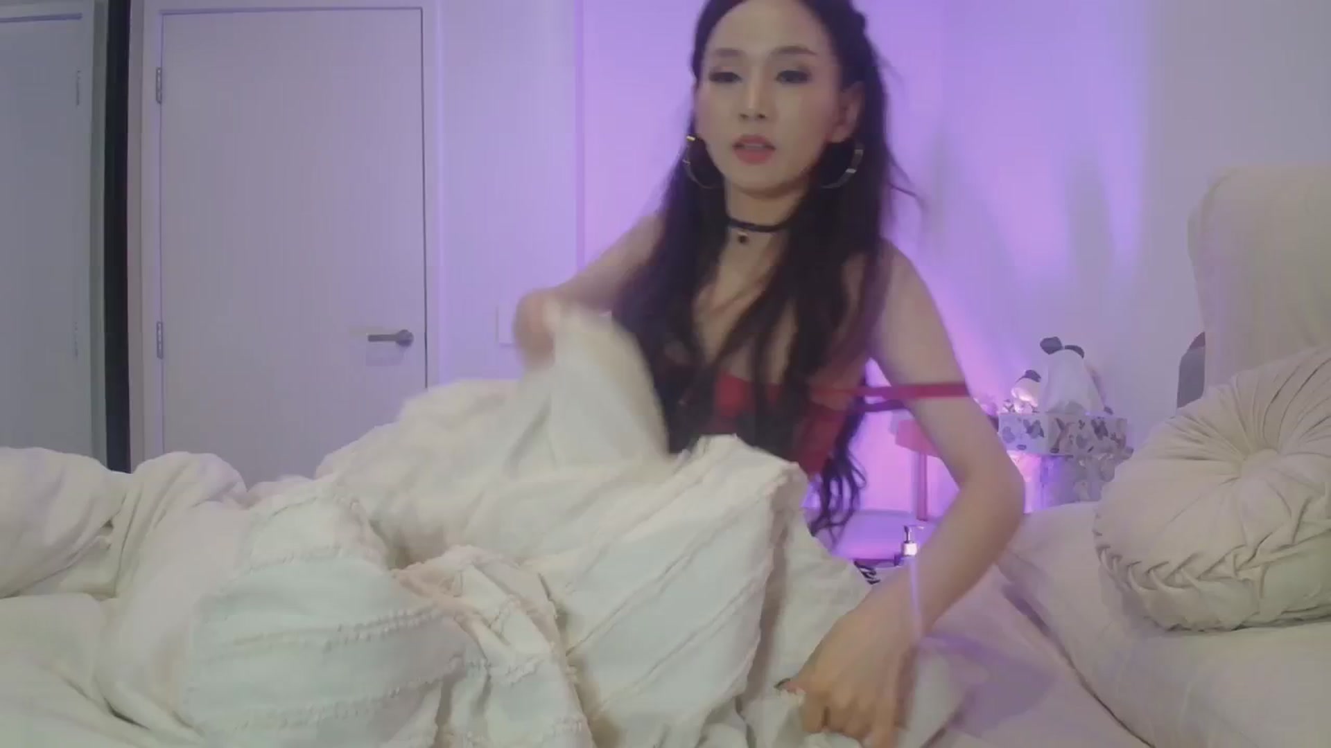 Gallery image thumbnail from HannaElite's myfreecams stream on, 04/12/2026, 08:48 image 16 of 20