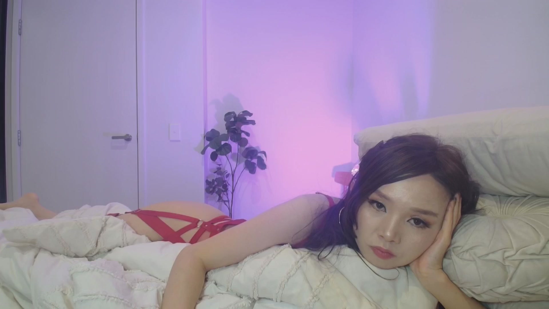 Gallery image thumbnail from HannaElite's myfreecams stream on, 04/12/2026, 08:48 image 19 of 20