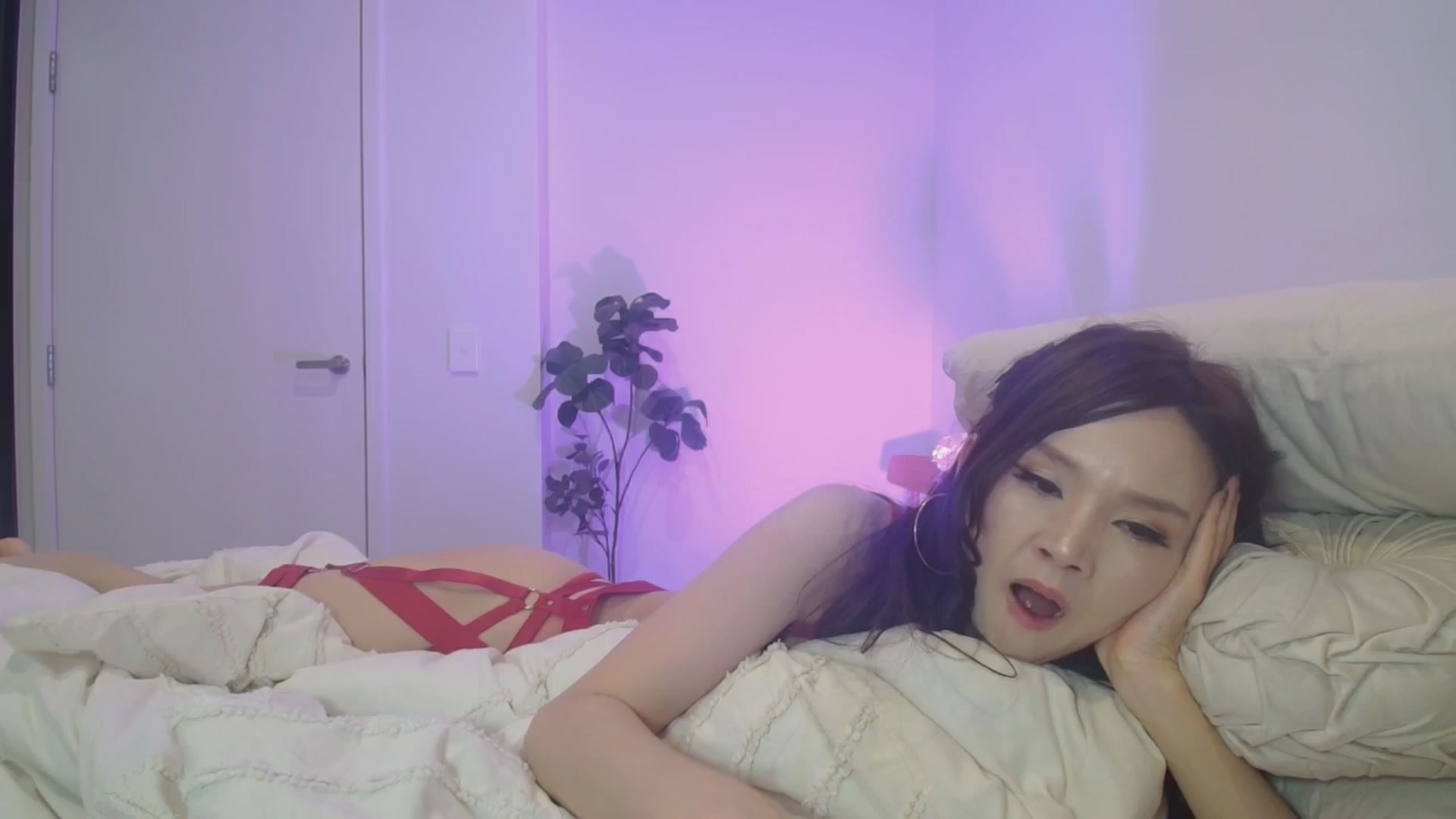 Gallery image thumbnail from HannaElite's myfreecams stream on, 04/12/2026, 08:48 image 18 of 20