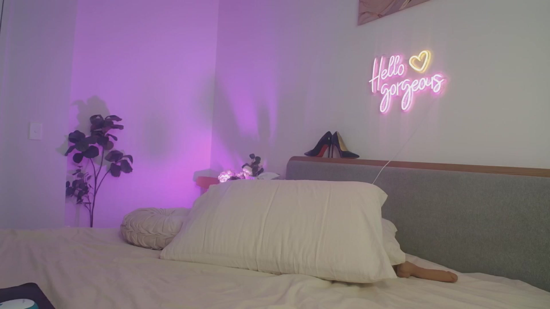 Gallery image thumbnail from HannaElite's myfreecams stream on, 04/13/2026, 06:50 image 15 of 20