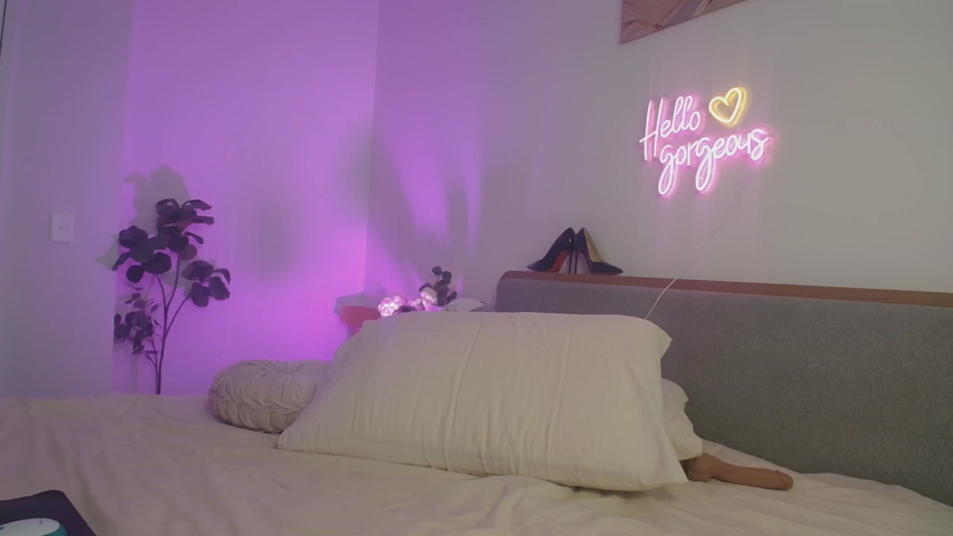 Gallery image thumbnail from HannaElite's myfreecams stream on, 04/13/2026, 06:50 image 14 of 20