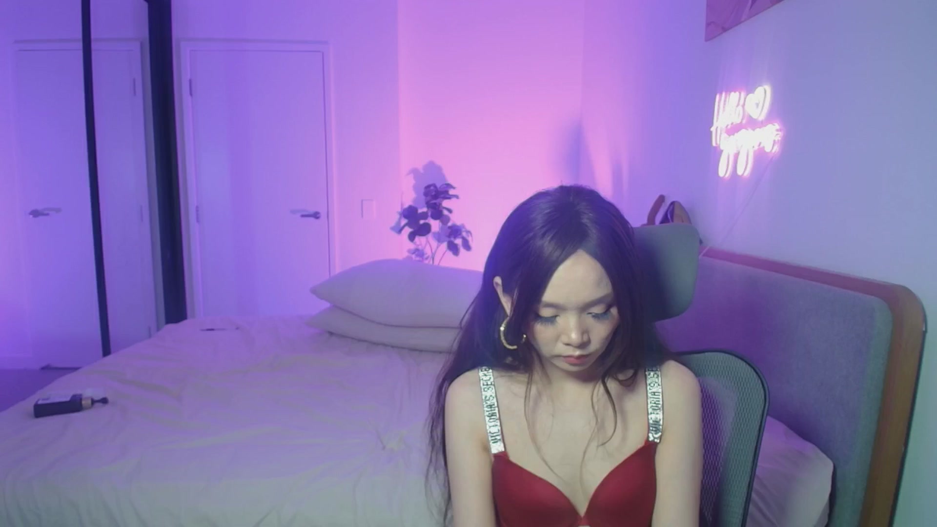 Gallery image thumbnail from HannaElite's myfreecams stream on, 04/15/2026, 11:08 image 10 of 20