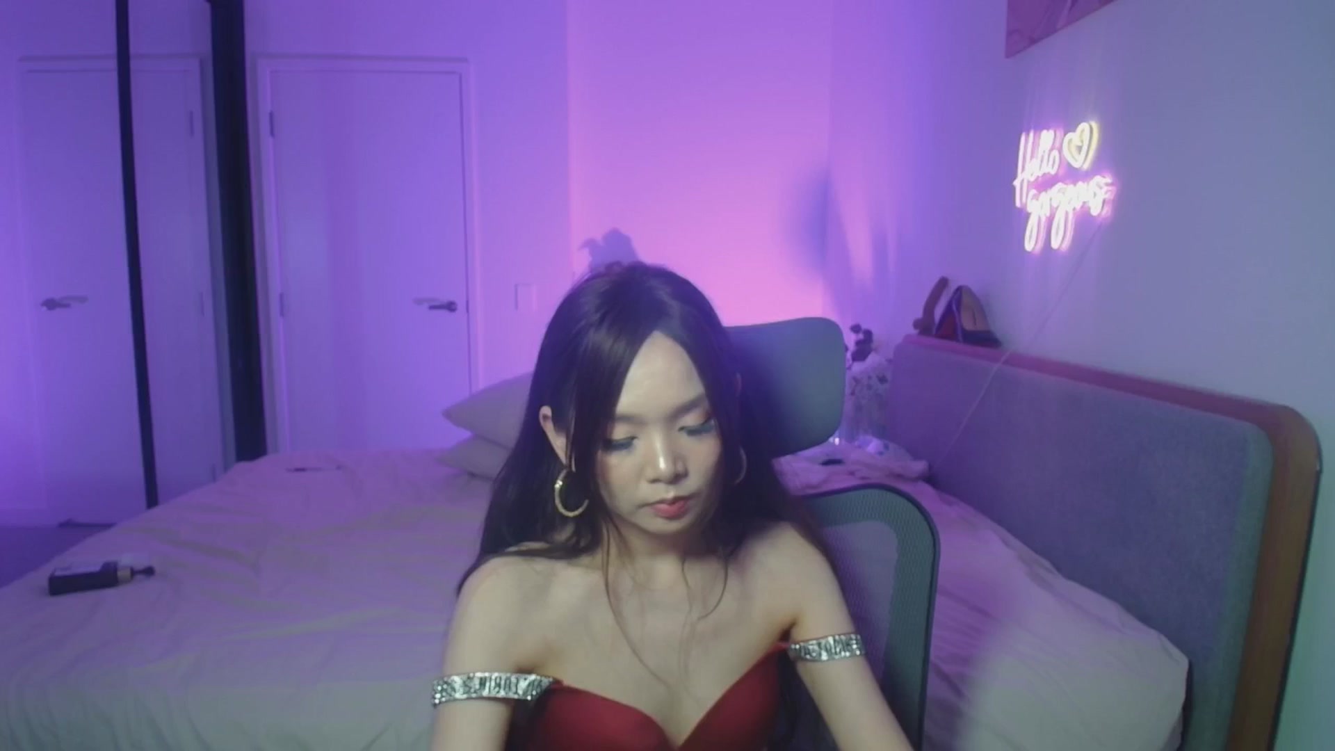 Gallery image thumbnail from HannaElite's myfreecams stream on, 04/15/2026, 11:08 image 13 of 20
