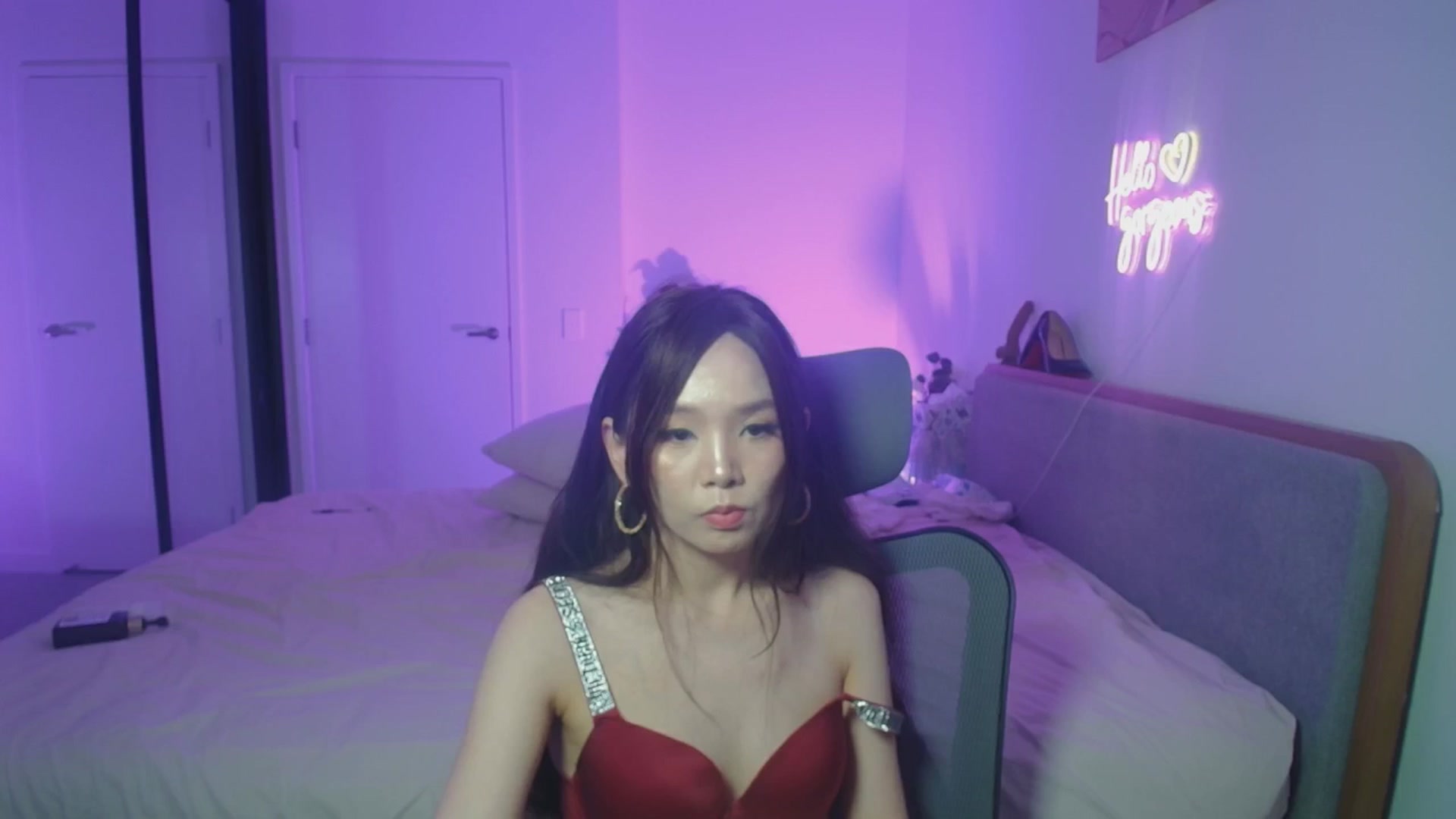 Gallery image thumbnail from HannaElite's myfreecams stream on, 04/15/2026, 11:08 image 12 of 20