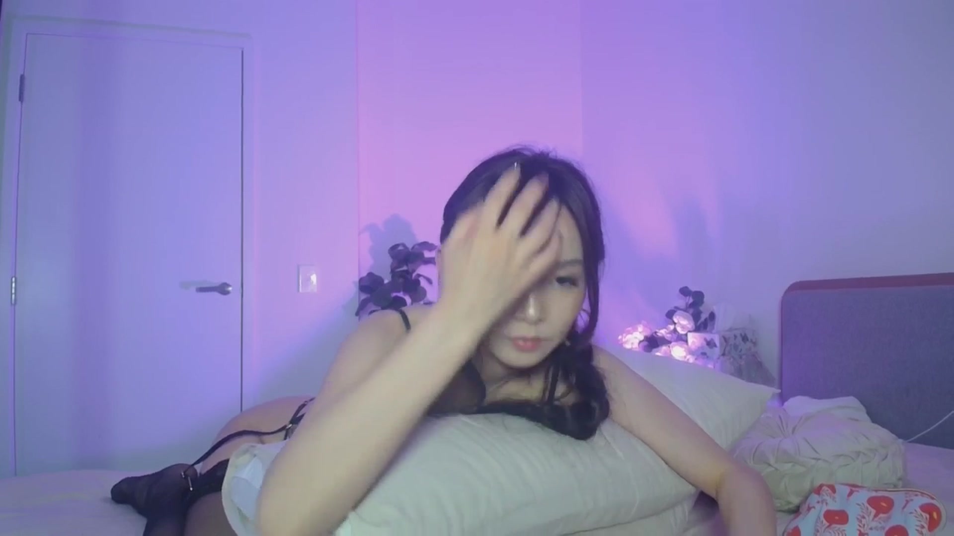Gallery image thumbnail from HannaElite's myfreecams stream on, 04/16/2026, 14:01 image 15 of 20