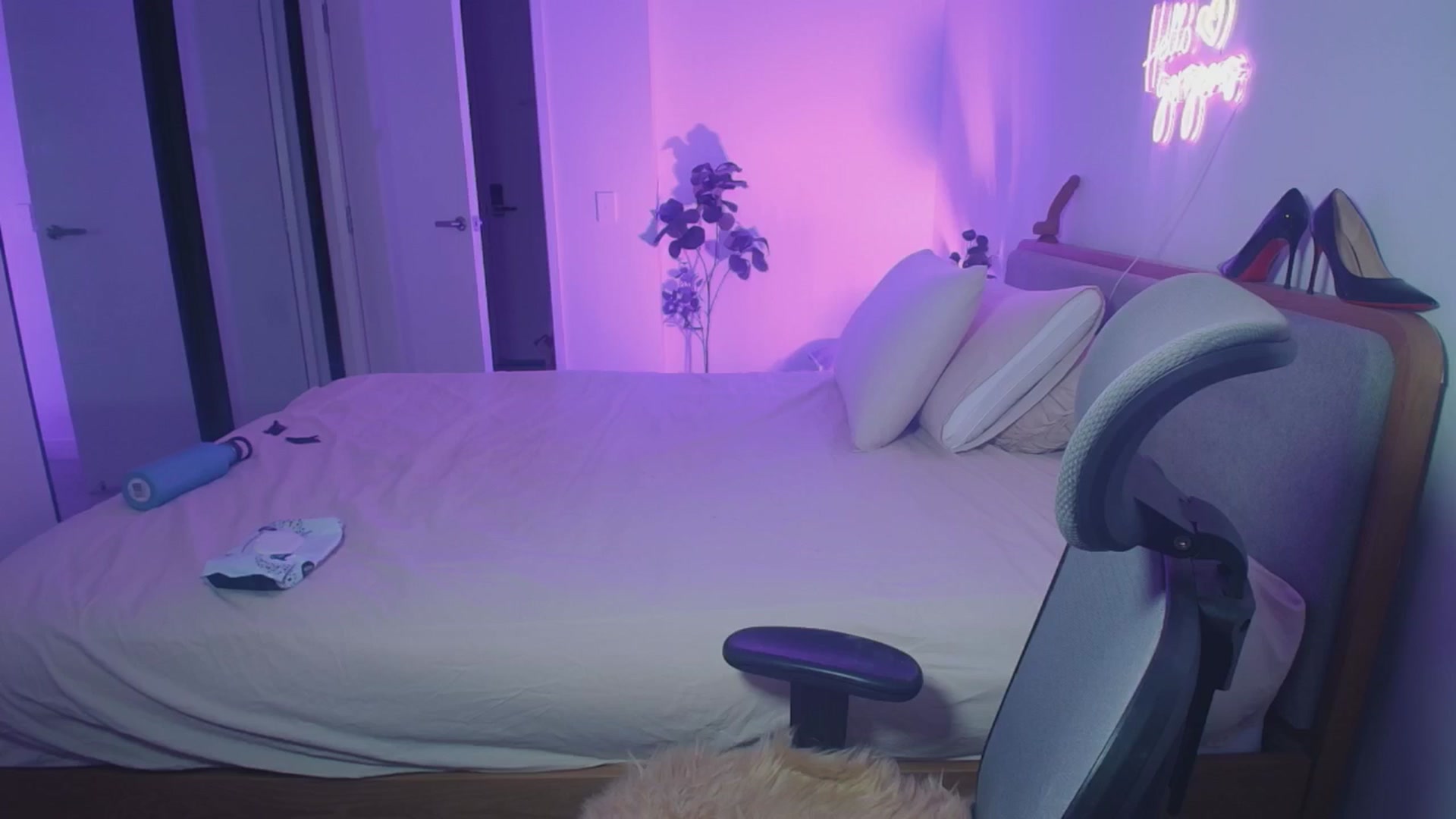 Gallery image thumbnail from HannaElite's myfreecams stream on, 04/17/2026, 12:39 image 2 of 20