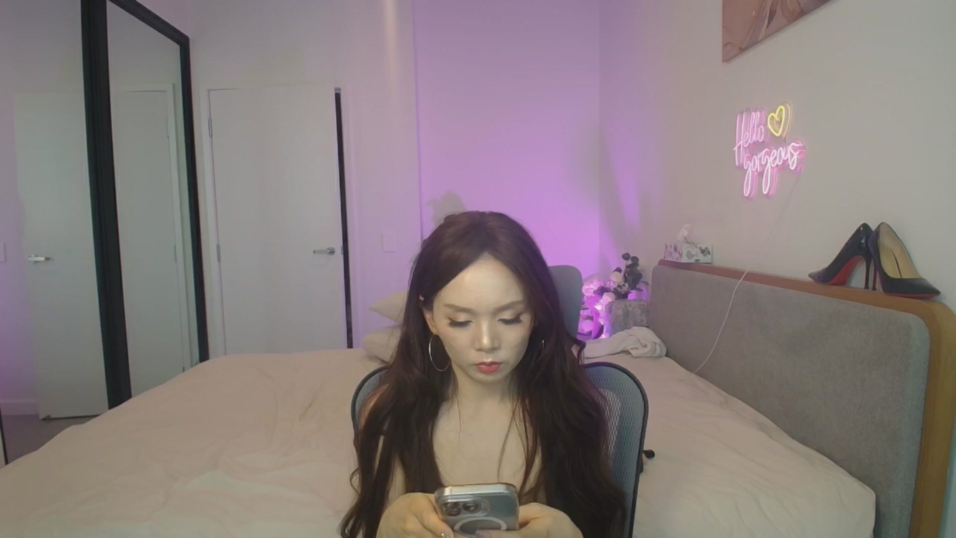 Gallery image thumbnail from HannaElite's myfreecams stream on, 04/19/2026, 02:56 image 10 of 20