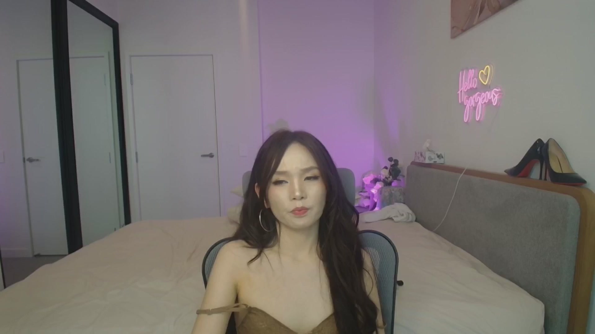 Gallery image thumbnail from HannaElite's myfreecams stream on, 04/19/2026, 02:56 image 3 of 20