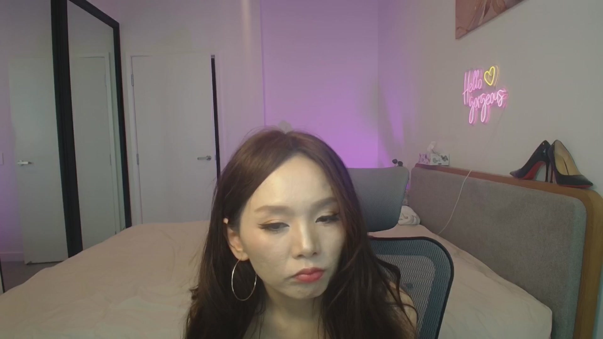 Gallery image thumbnail from HannaElite's myfreecams stream on, 04/19/2026, 02:56 image 9 of 20