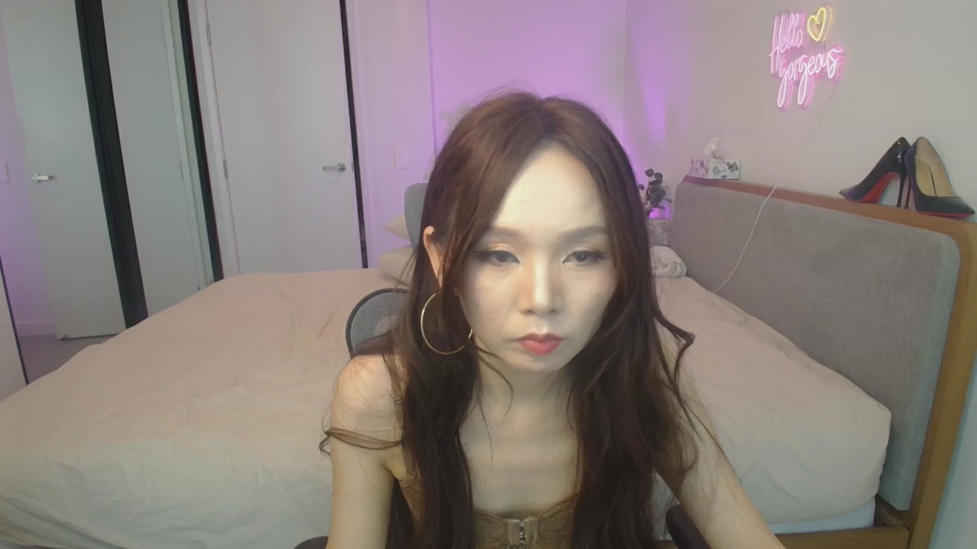 Gallery image thumbnail from HannaElite's myfreecams stream on, 04/19/2026, 02:56 image 12 of 20