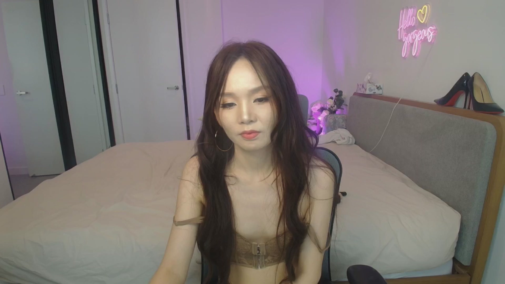 Gallery image thumbnail from HannaElite's myfreecams stream on, 04/19/2026, 02:56 image 20 of 20