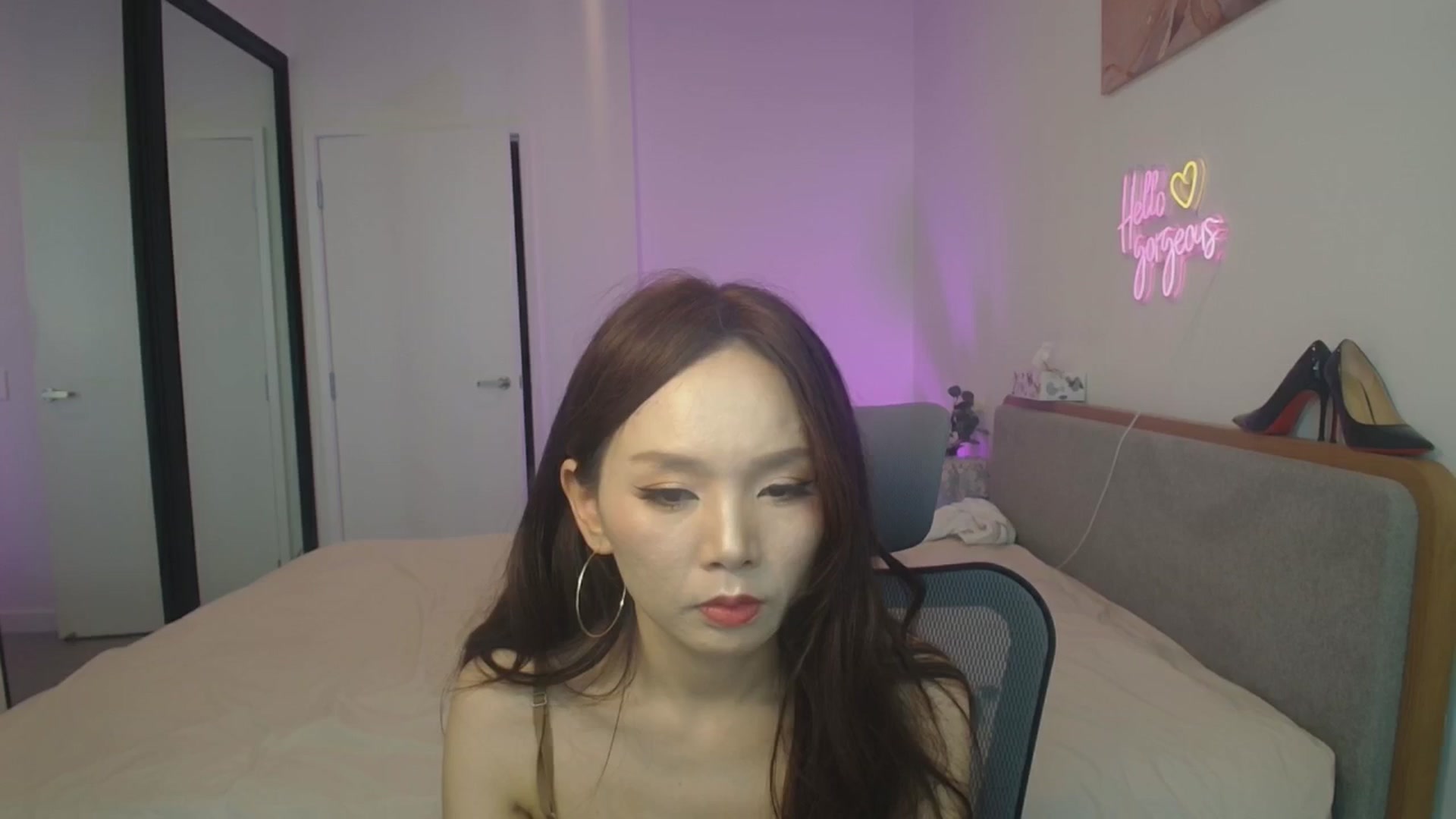 Gallery image thumbnail from HannaElite's myfreecams stream on, 04/19/2026, 02:56 image 8 of 20