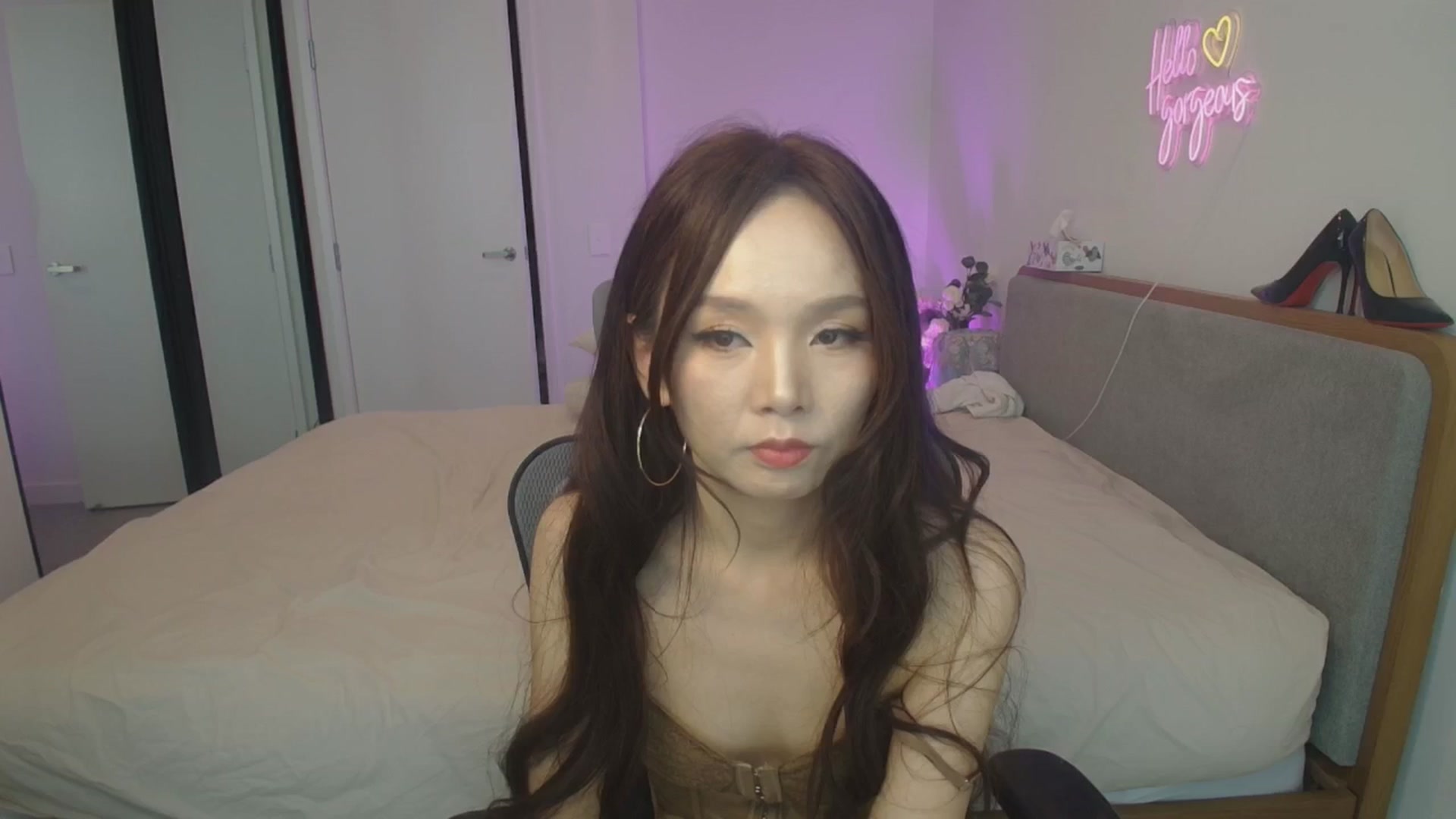 Gallery image thumbnail from HannaElite's myfreecams stream on, 04/19/2026, 02:56 image 18 of 20