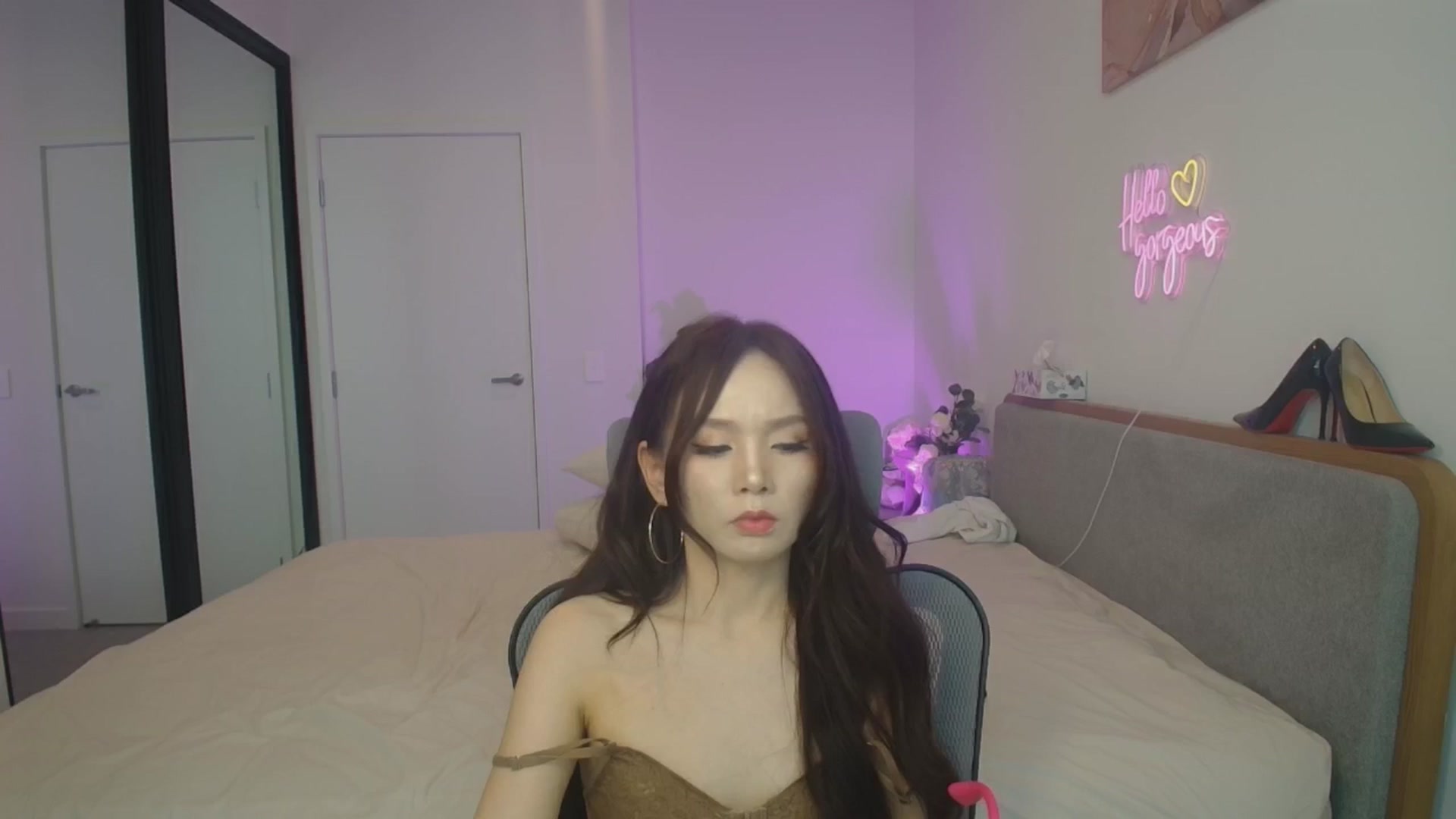 Gallery image thumbnail from HannaElite's myfreecams stream on, 04/19/2026, 02:56 image 1 of 20