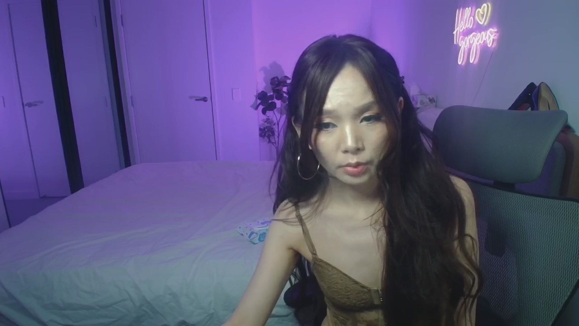 Gallery image thumbnail from HannaElite's myfreecams stream on, 04/19/2026, 10:59 image 9 of 20