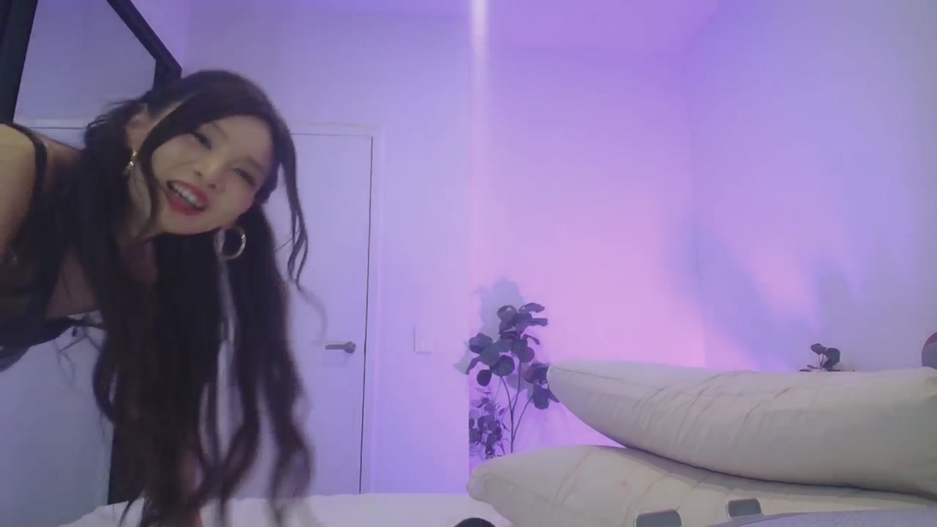 Gallery image thumbnail from HannaElite's myfreecams stream on, 04/21/2026, 12:50 image 8 of 20