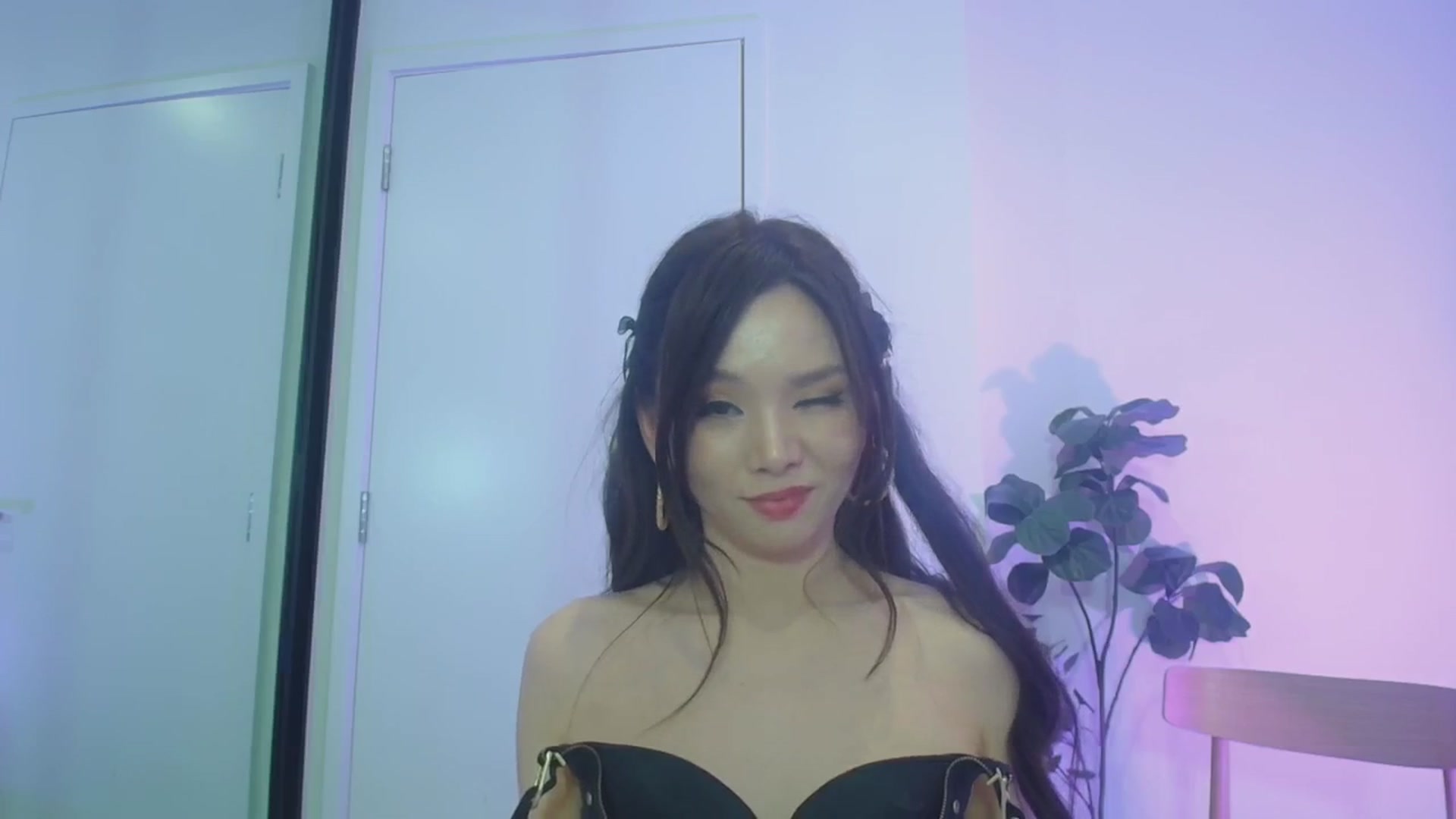 Gallery image thumbnail from HannaElite's myfreecams stream on, 04/21/2026, 12:50 image 19 of 20