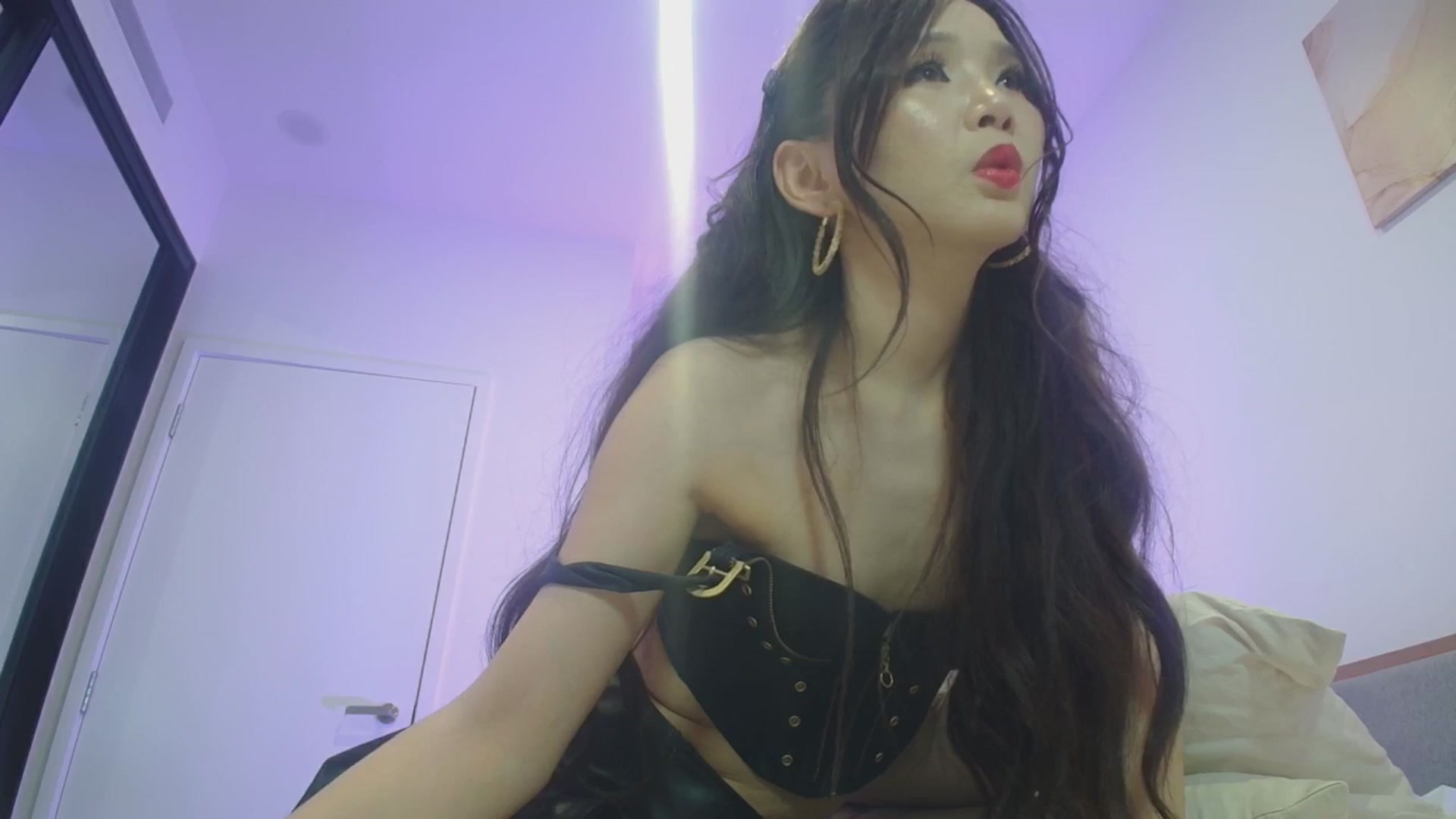 Gallery image thumbnail from HannaElite's myfreecams stream on, 04/21/2026, 12:50 image 3 of 20