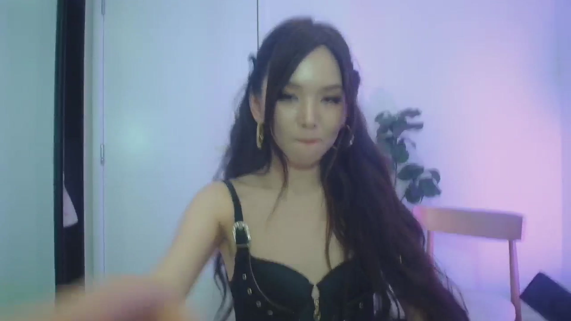 Gallery image thumbnail from HannaElite's myfreecams stream on, 04/21/2026, 12:50 image 12 of 20