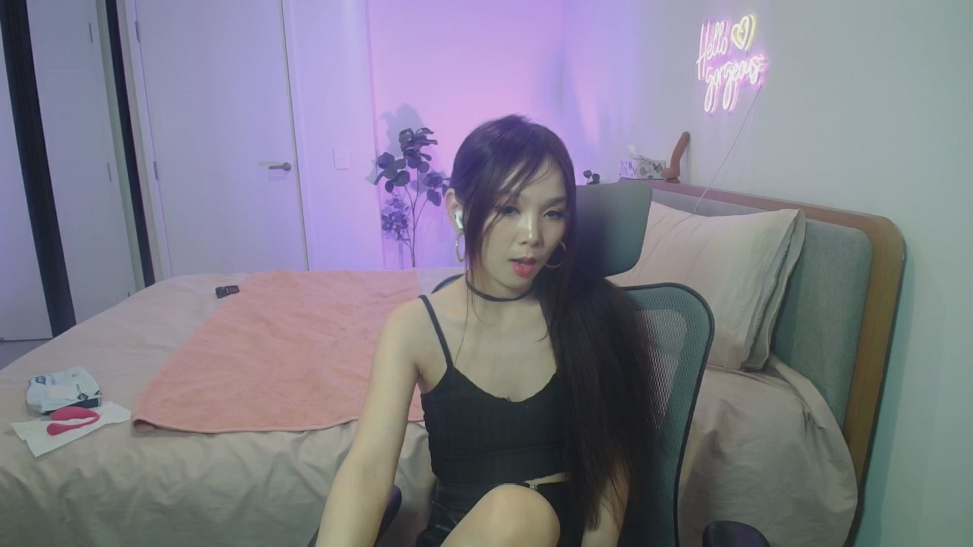 Gallery image thumbnail from HannaElite's myfreecams stream on, 04/24/2026, 10:34 image 15 of 20