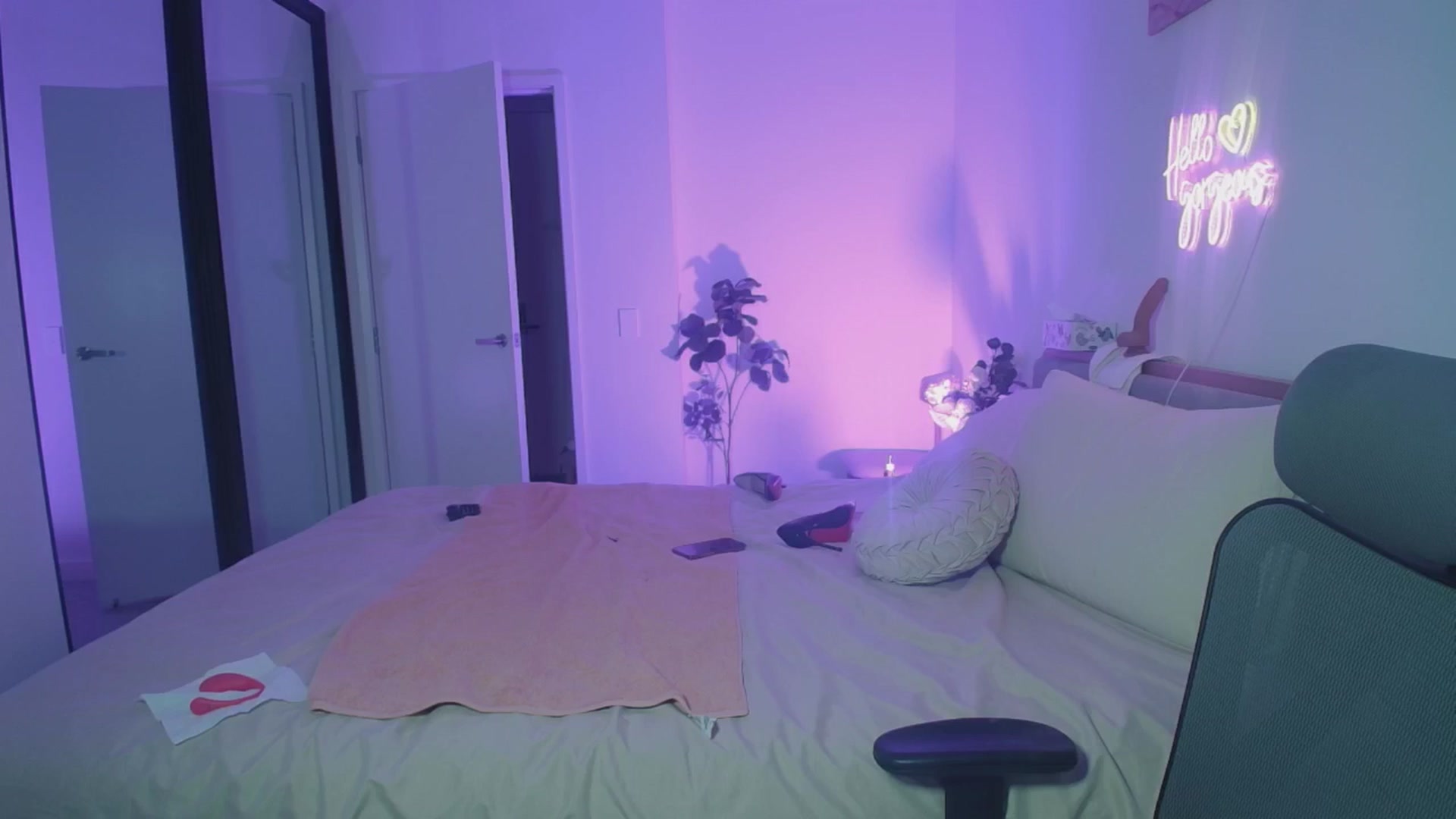 Gallery image thumbnail from HannaElite's myfreecams stream on, 04/24/2026, 10:34 image 4 of 20