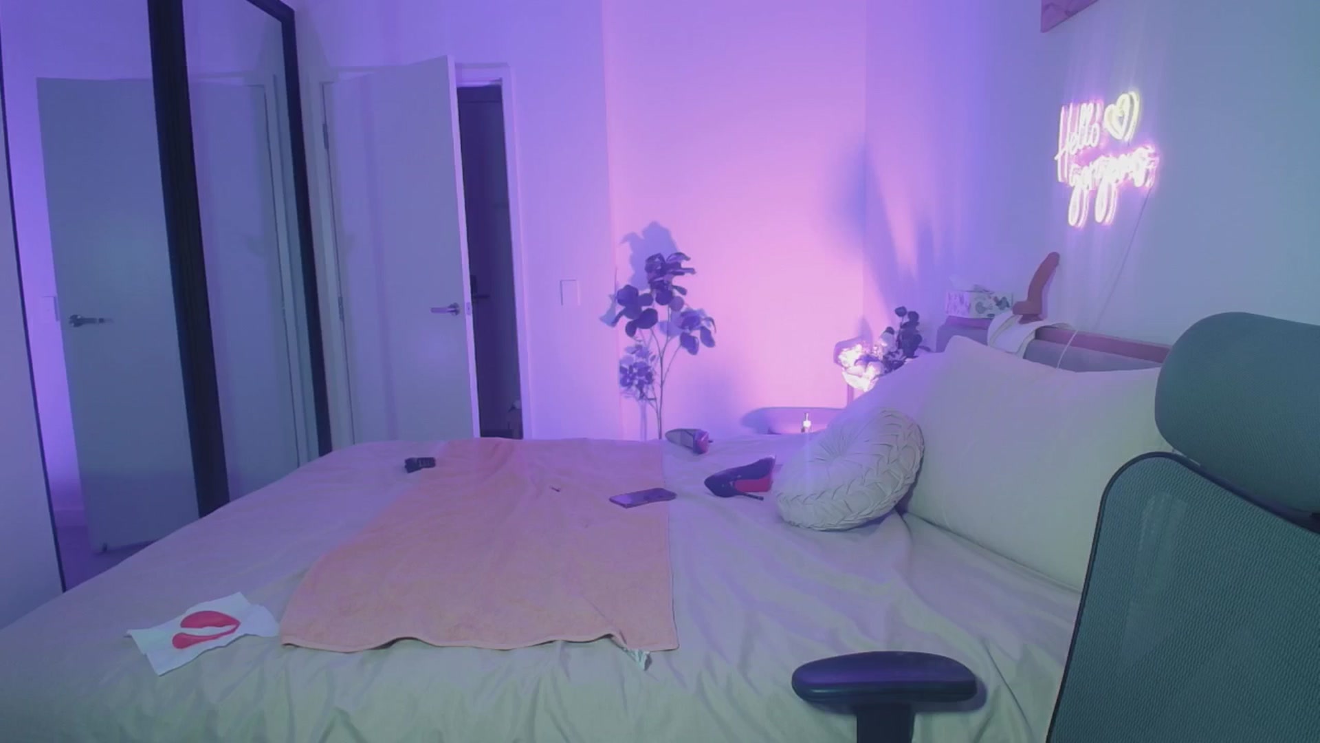 Gallery image thumbnail from HannaElite's myfreecams stream on, 04/24/2026, 10:34 image 5 of 20
