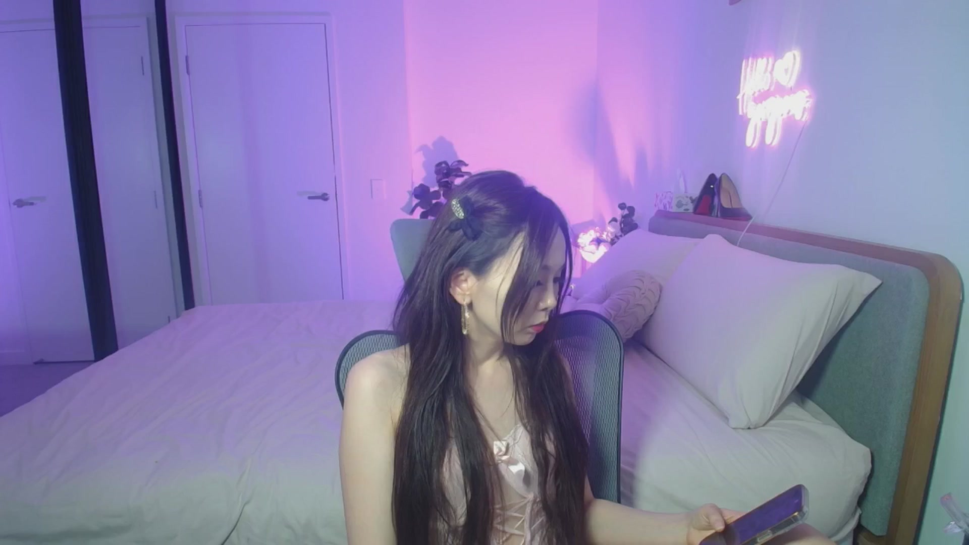 Gallery image thumbnail from HannaElite's myfreecams stream on, 04/30/2026, 10:13 image 3 of 20