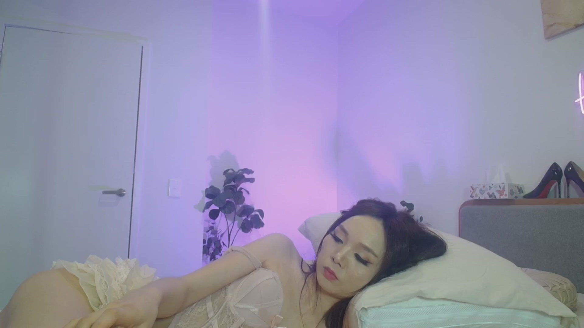Gallery image thumbnail from HannaElite's myfreecams stream on, 04/30/2026, 12:23 image 4 of 20